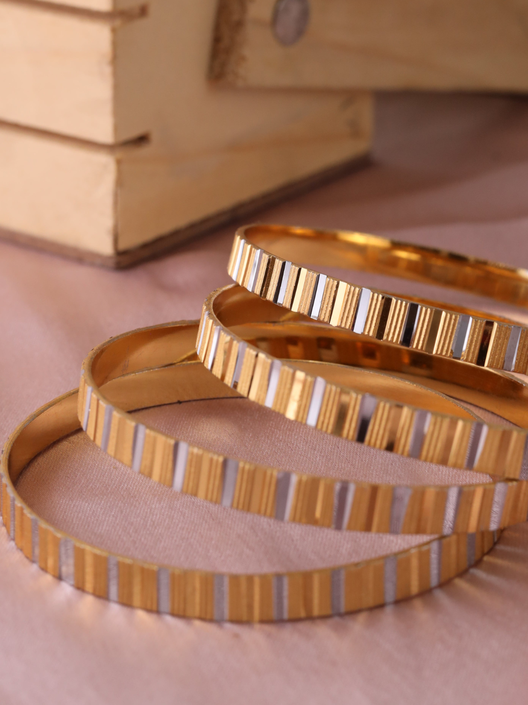 Amaira Bangle ( Set of 4 )