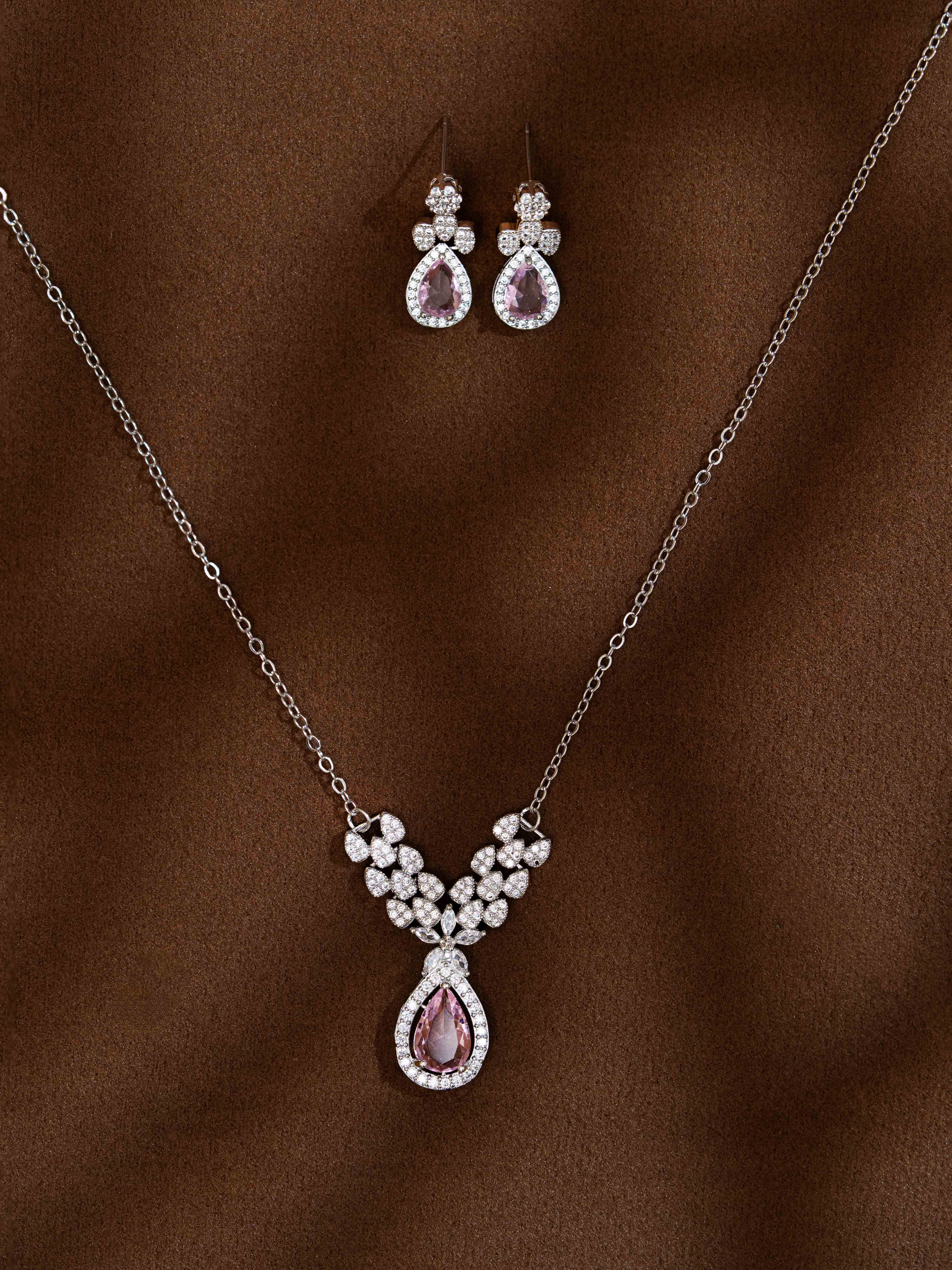 Vanya Silver Necklace Set