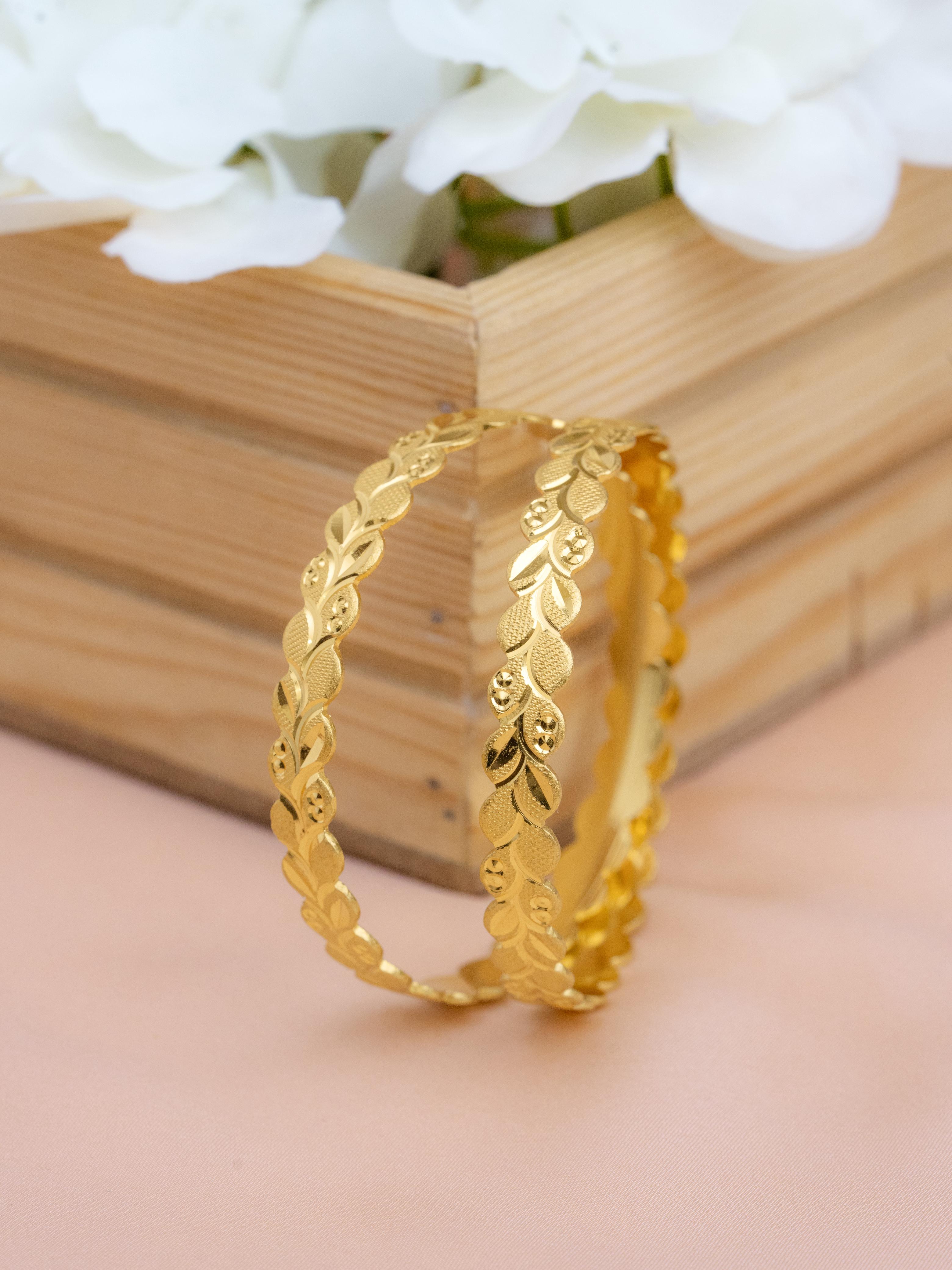 Vidhi Bangle. (Gold)