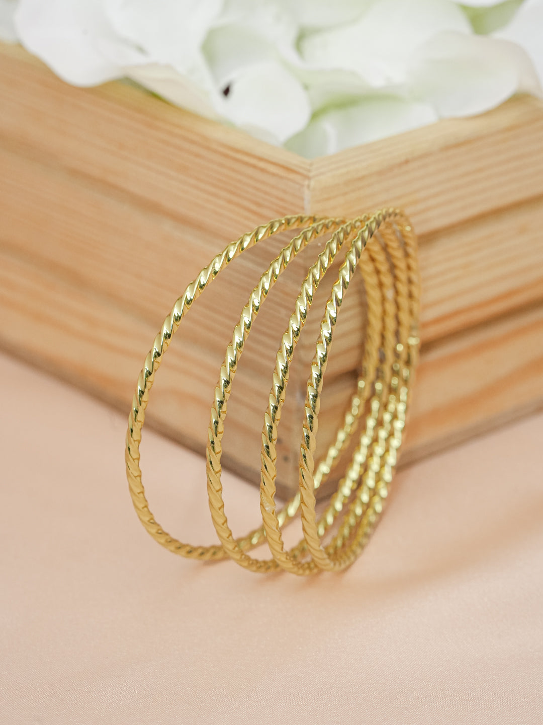 Yuvika Bangle. (Set of 4)