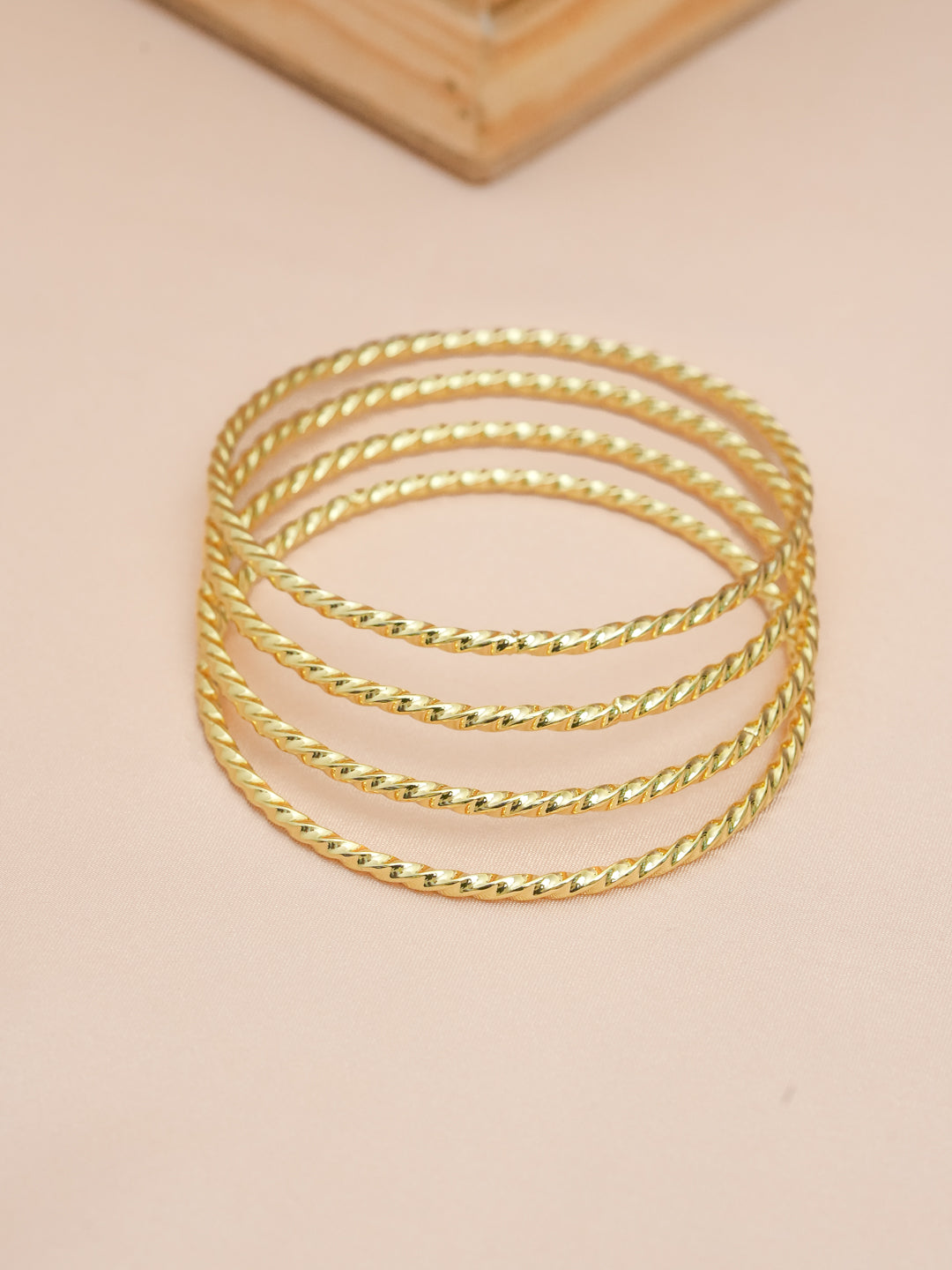 Yuvika Bangle. (Set of 4)