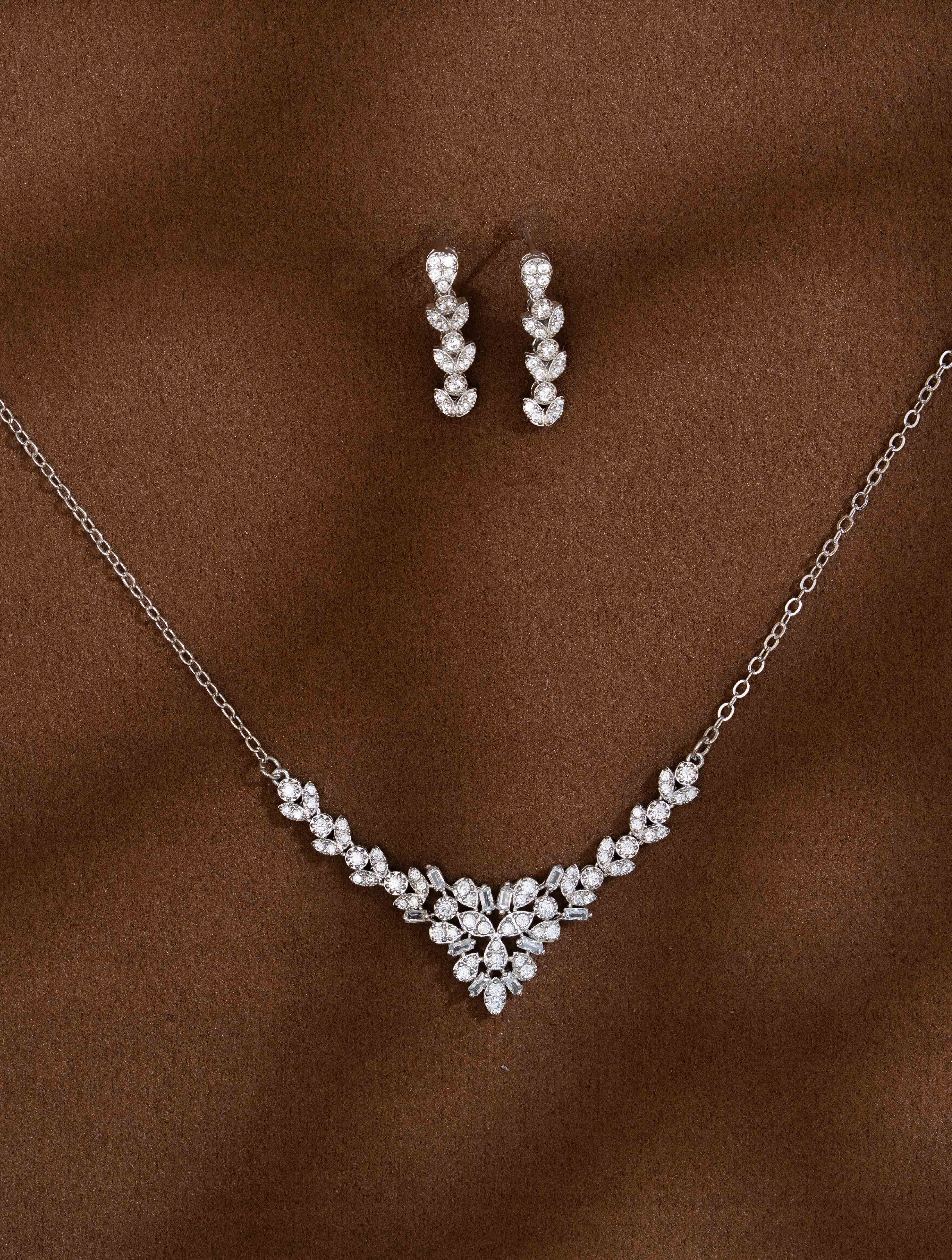 Ishani Silver Necklace Set