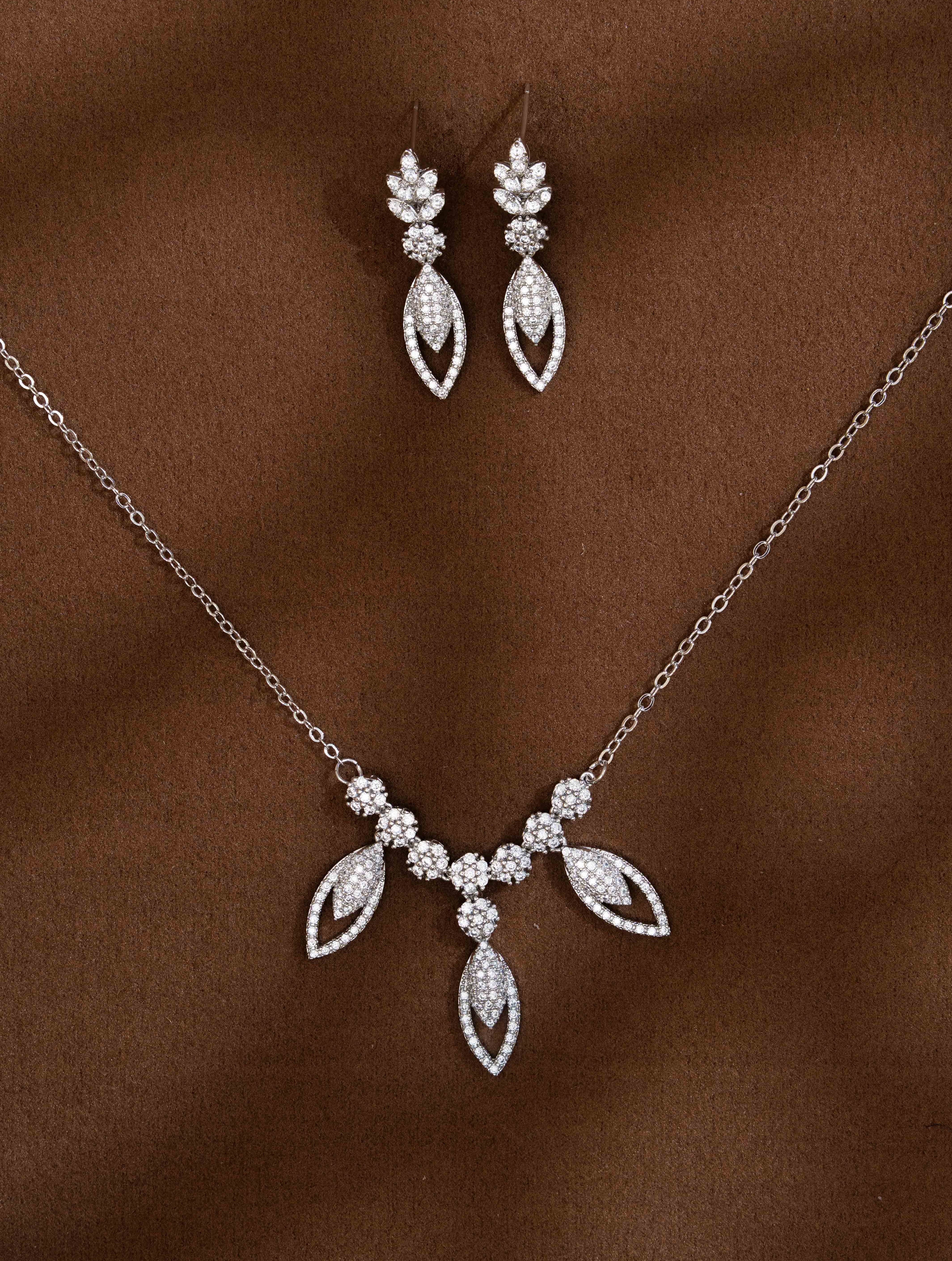 Leaf Grace Silver Necklace Set