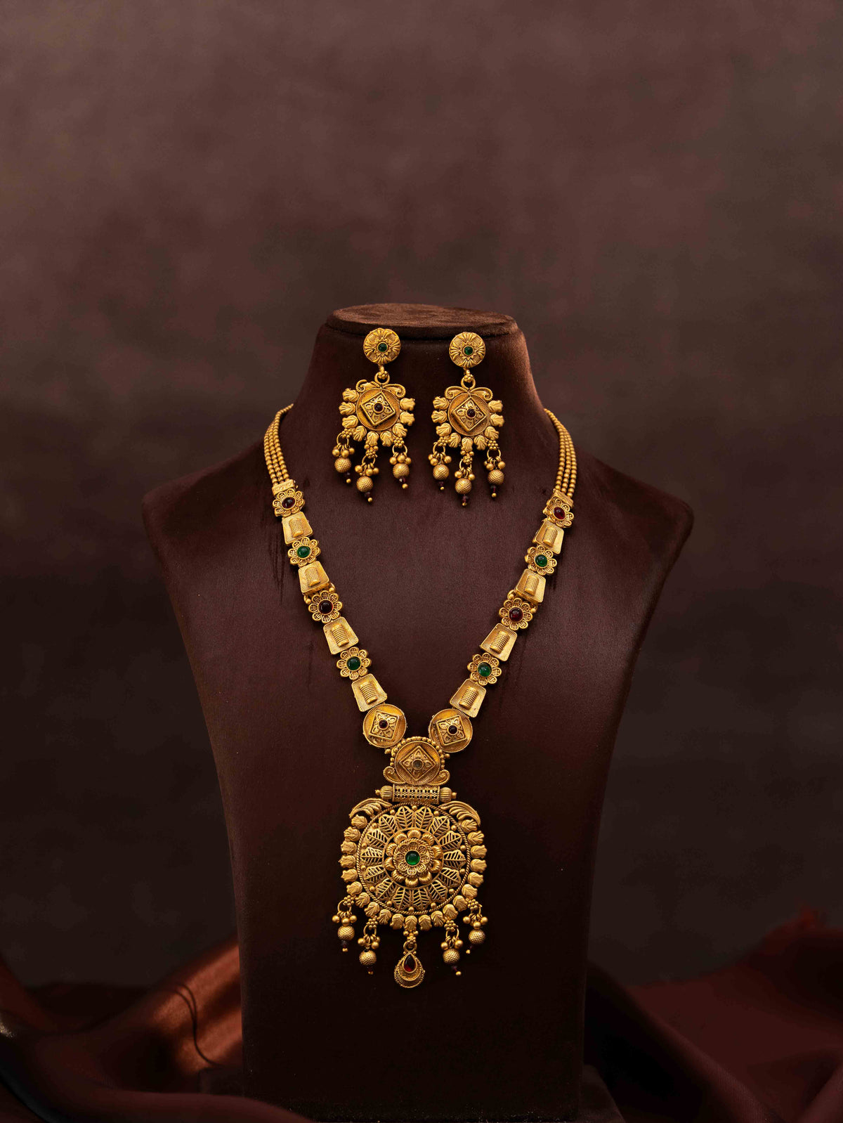Padmavarna Gold look necklace set