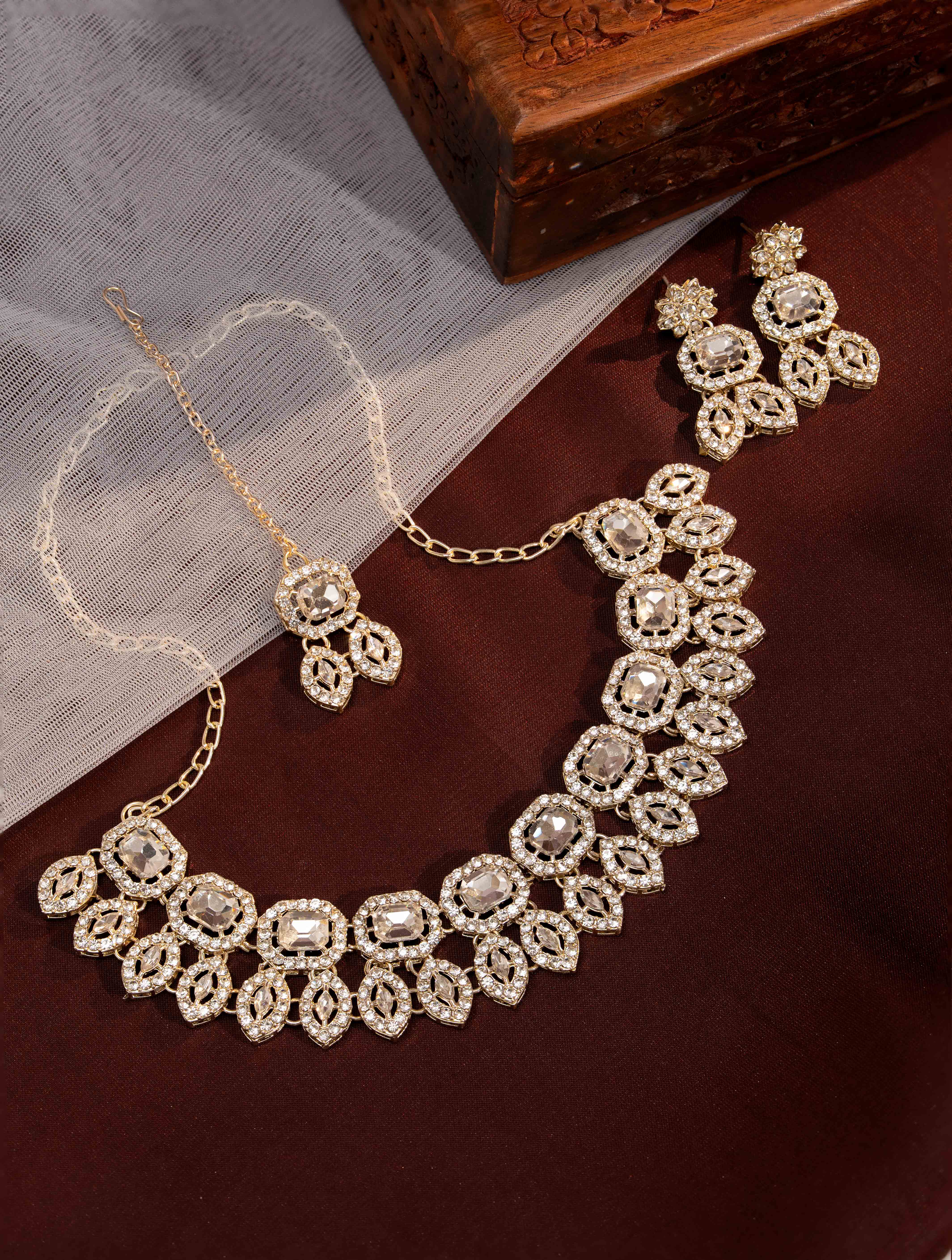 Anveera Diamond necklace set