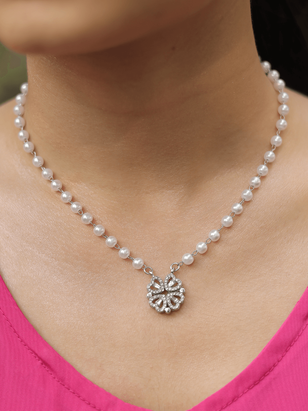 White Beads Clover Necklace - Zeraki Jewels 