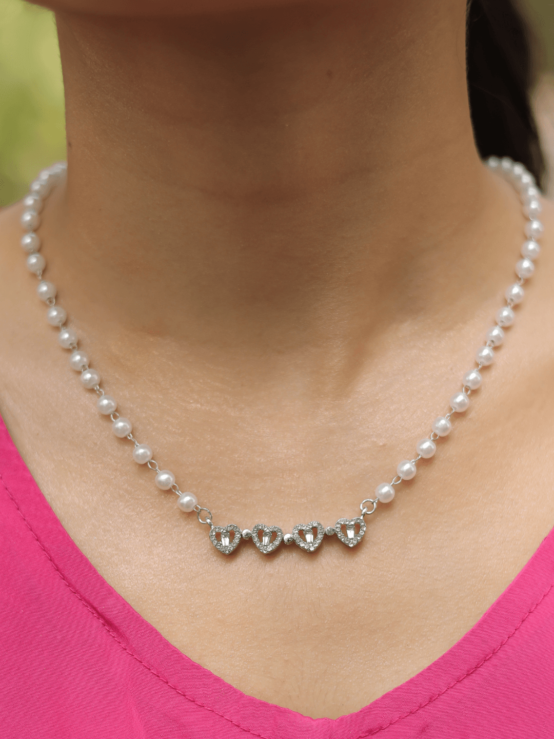 White Beads Clover Necklace - Zeraki Jewels 