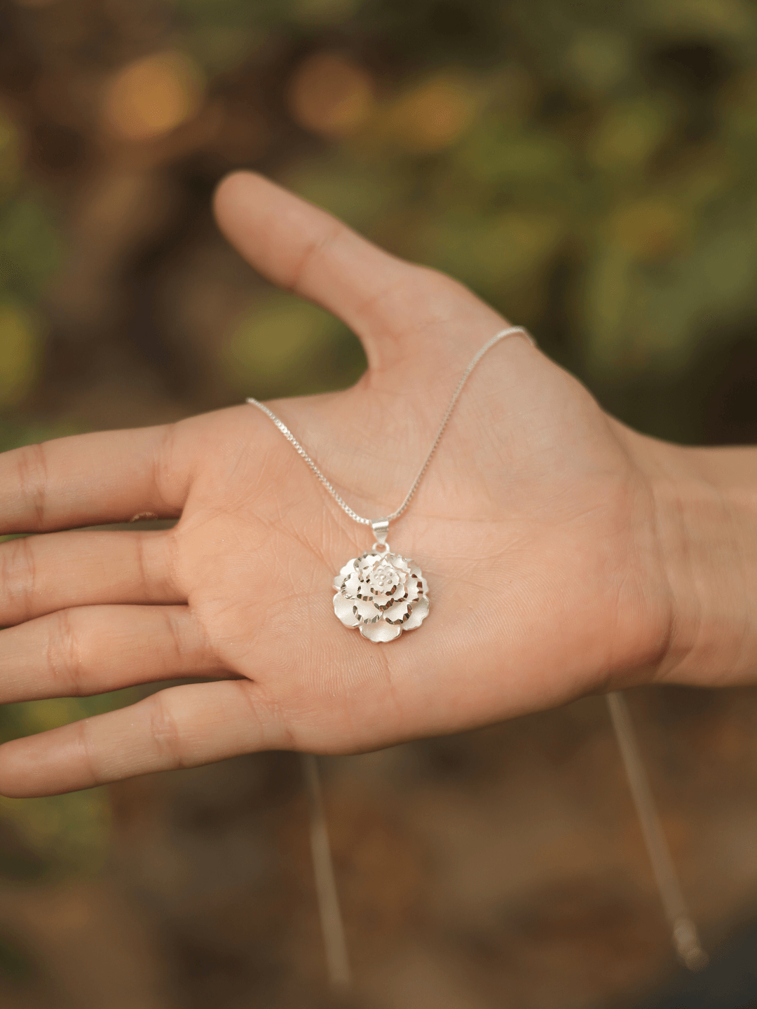 Botanical White Pendant - Zeraki Jewels 