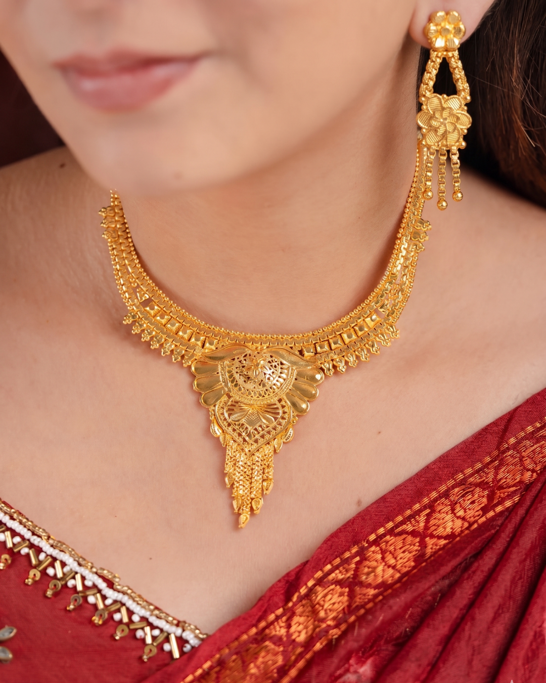 Meena Short Gold Necklace Set