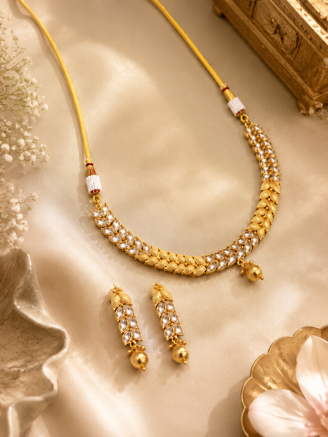 Vibhusa Necklace Set