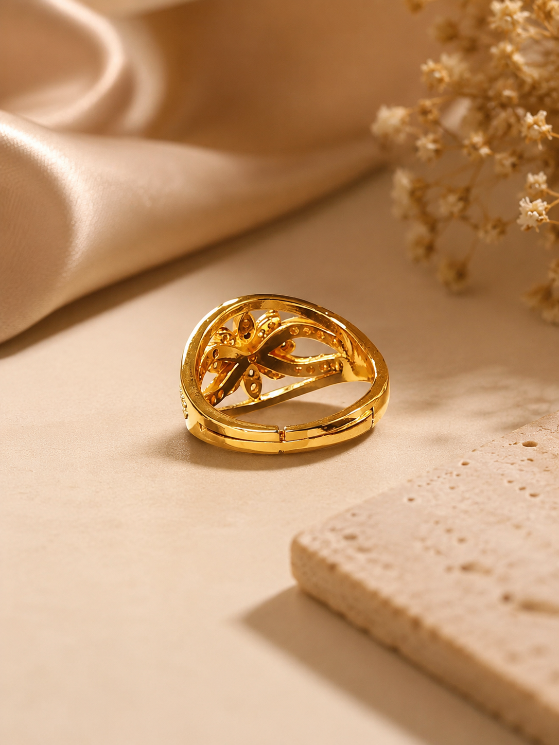 Akira Adjustable Ring