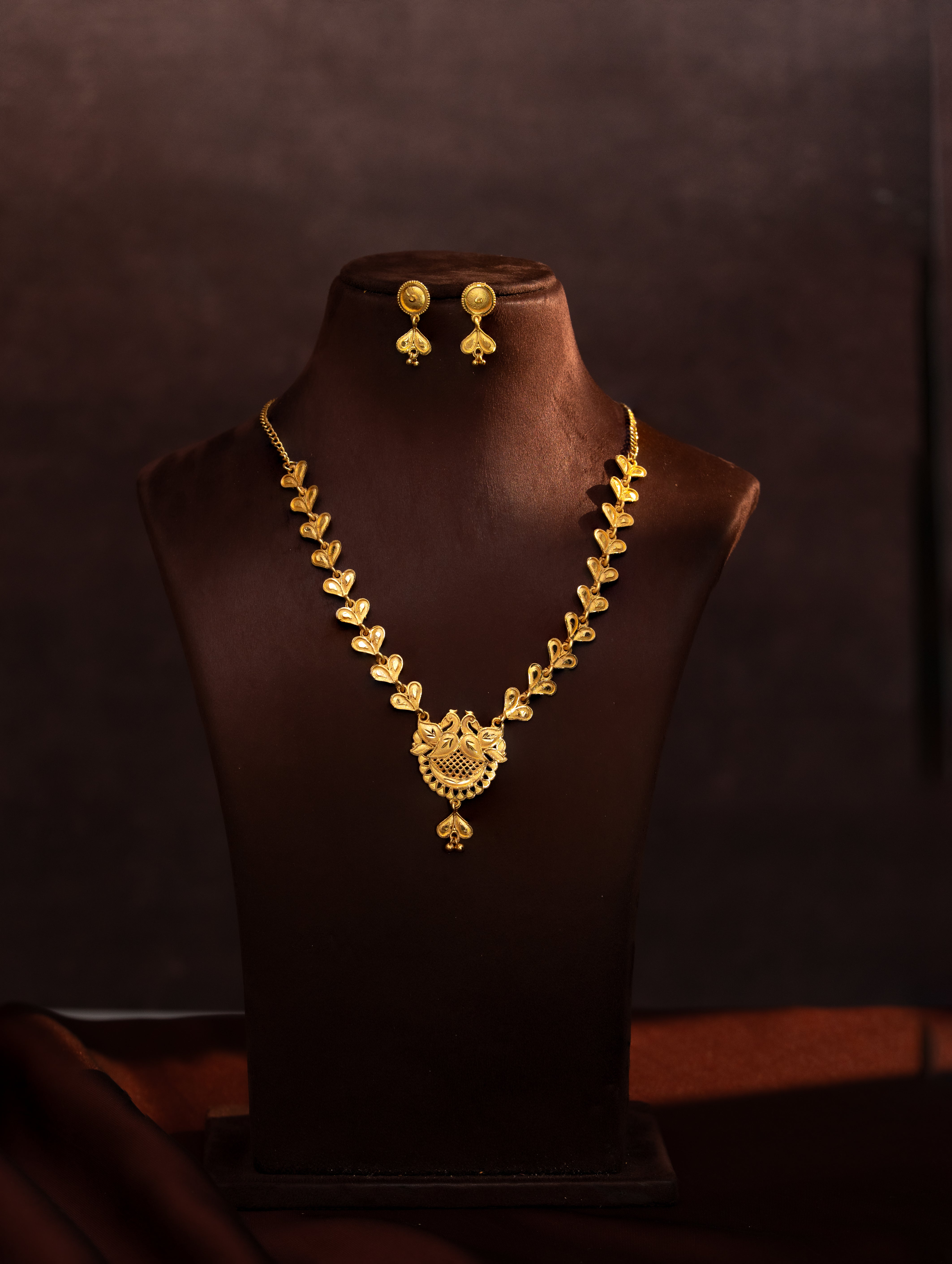 Morika Gold necklace set