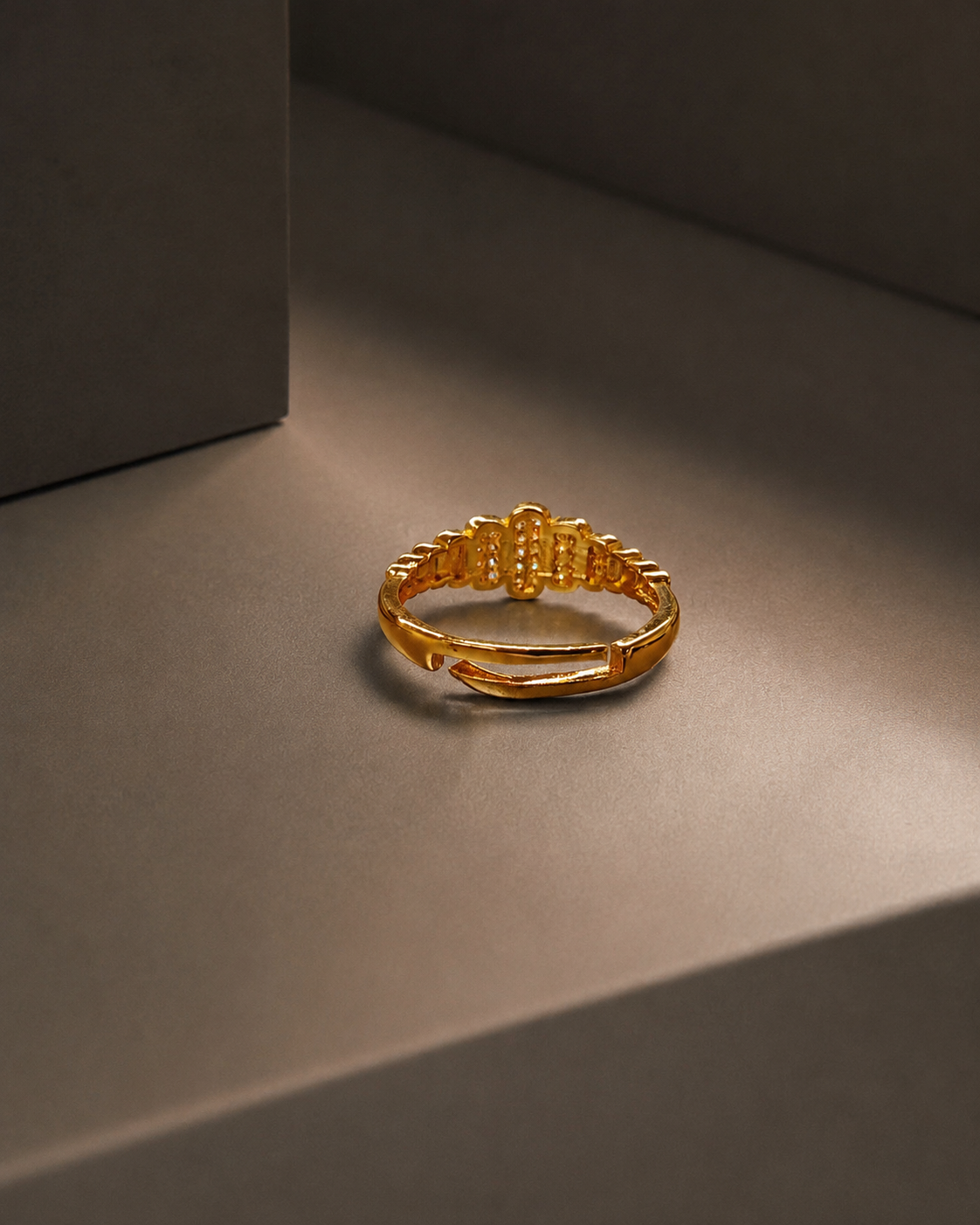 Sira Adjustable Ring