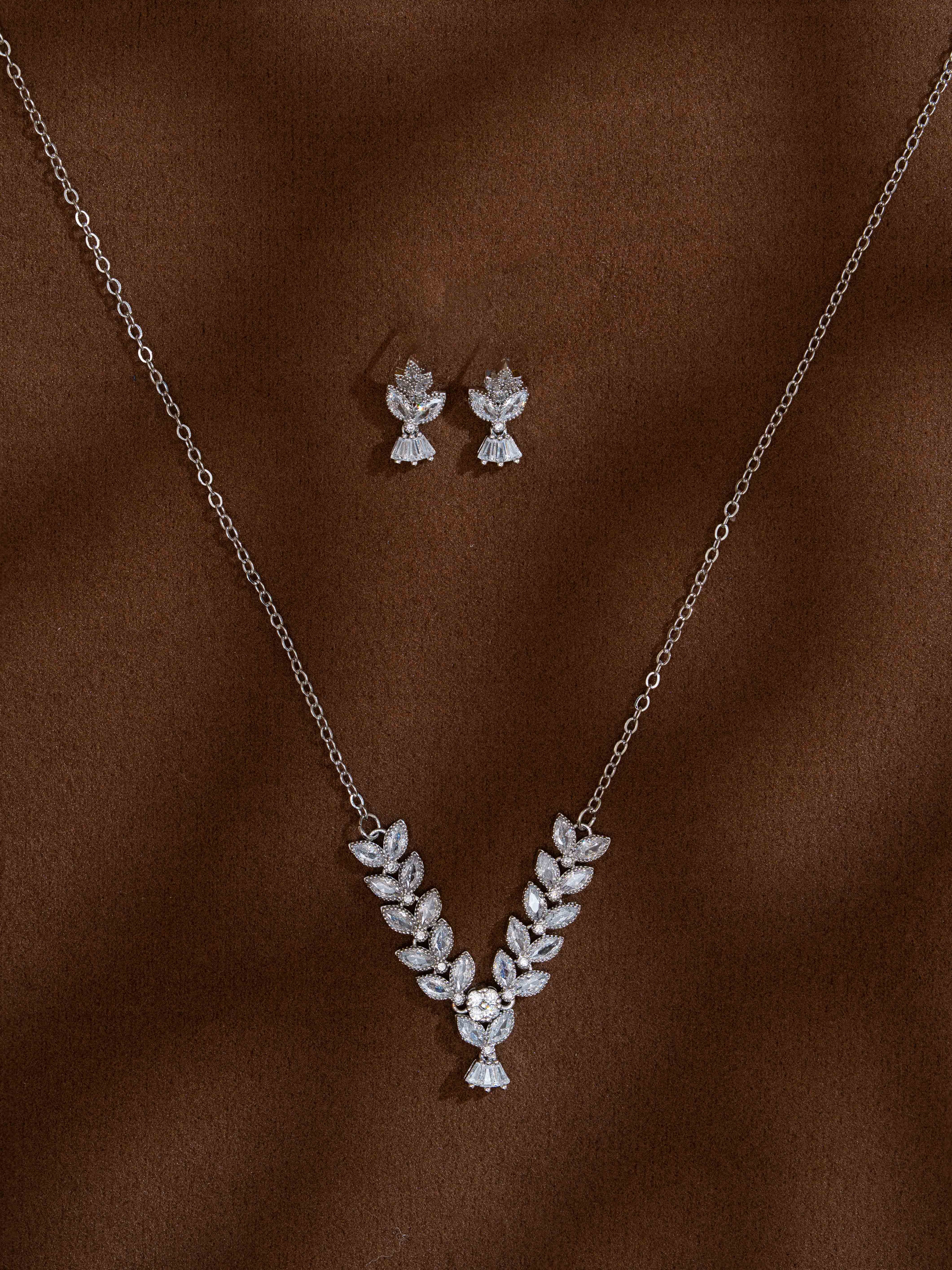 Aura Silver Necklace Set