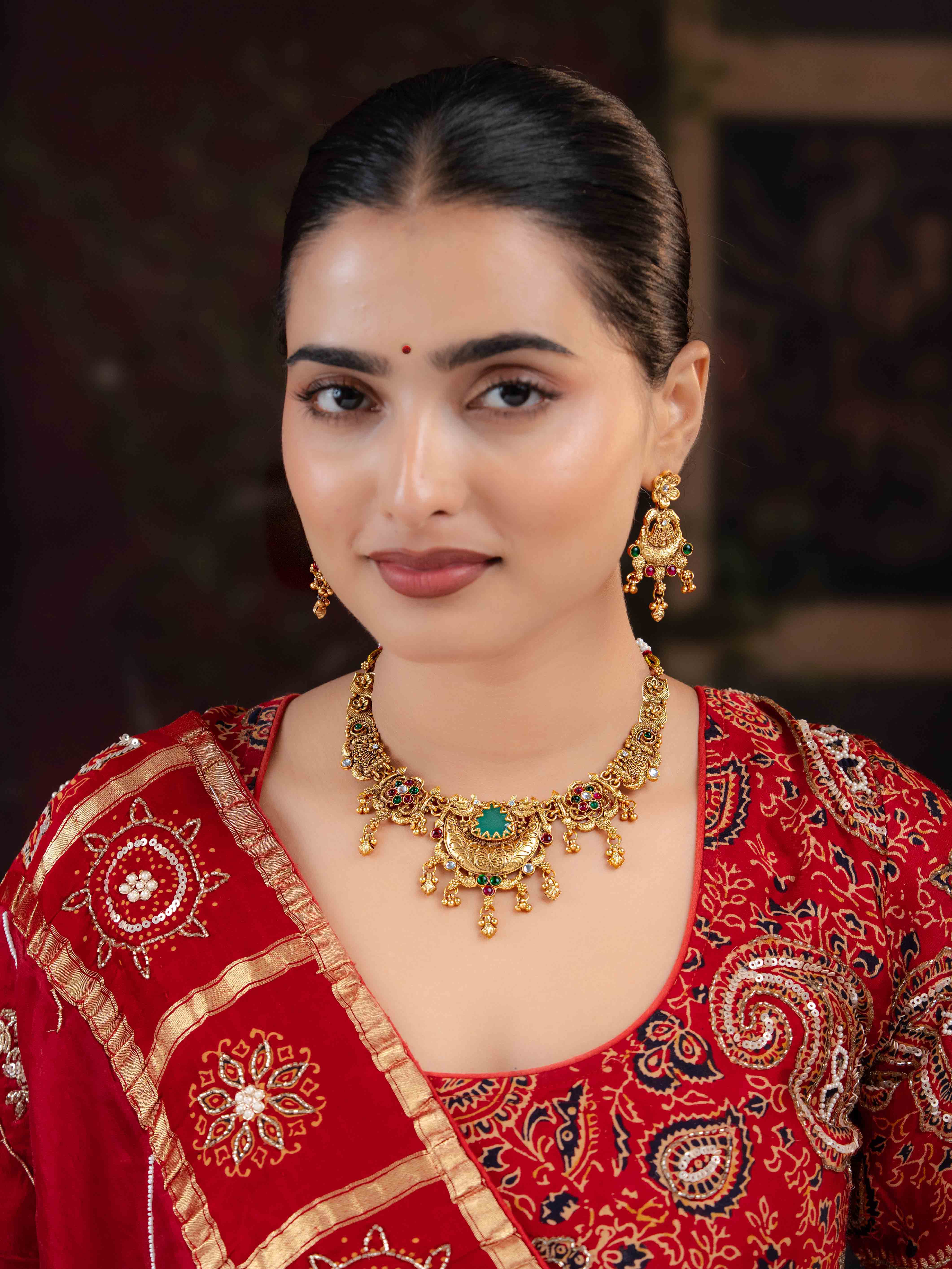 Chandraroop Necklace Set