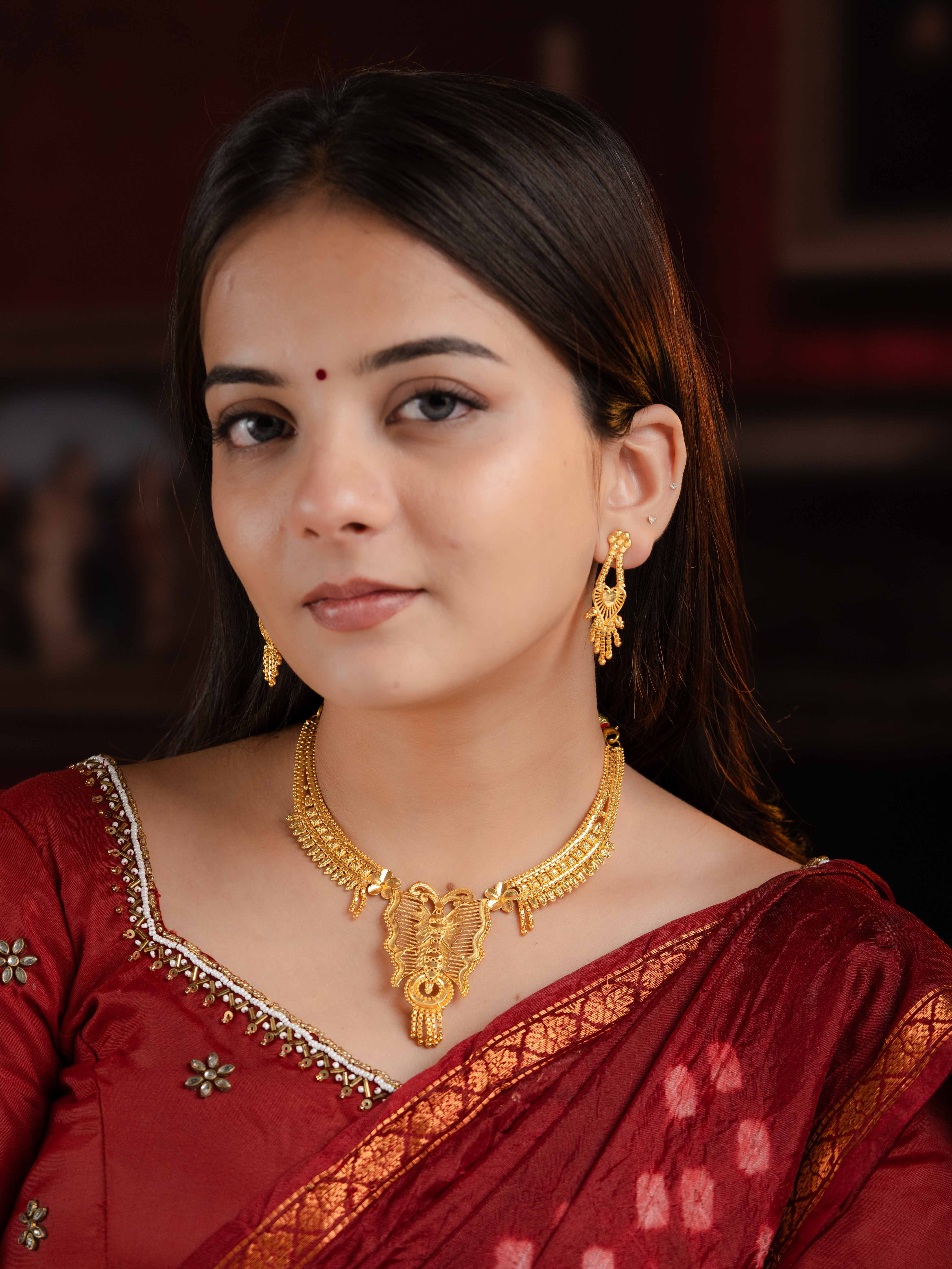 Diksha Short Gold Necklace Set