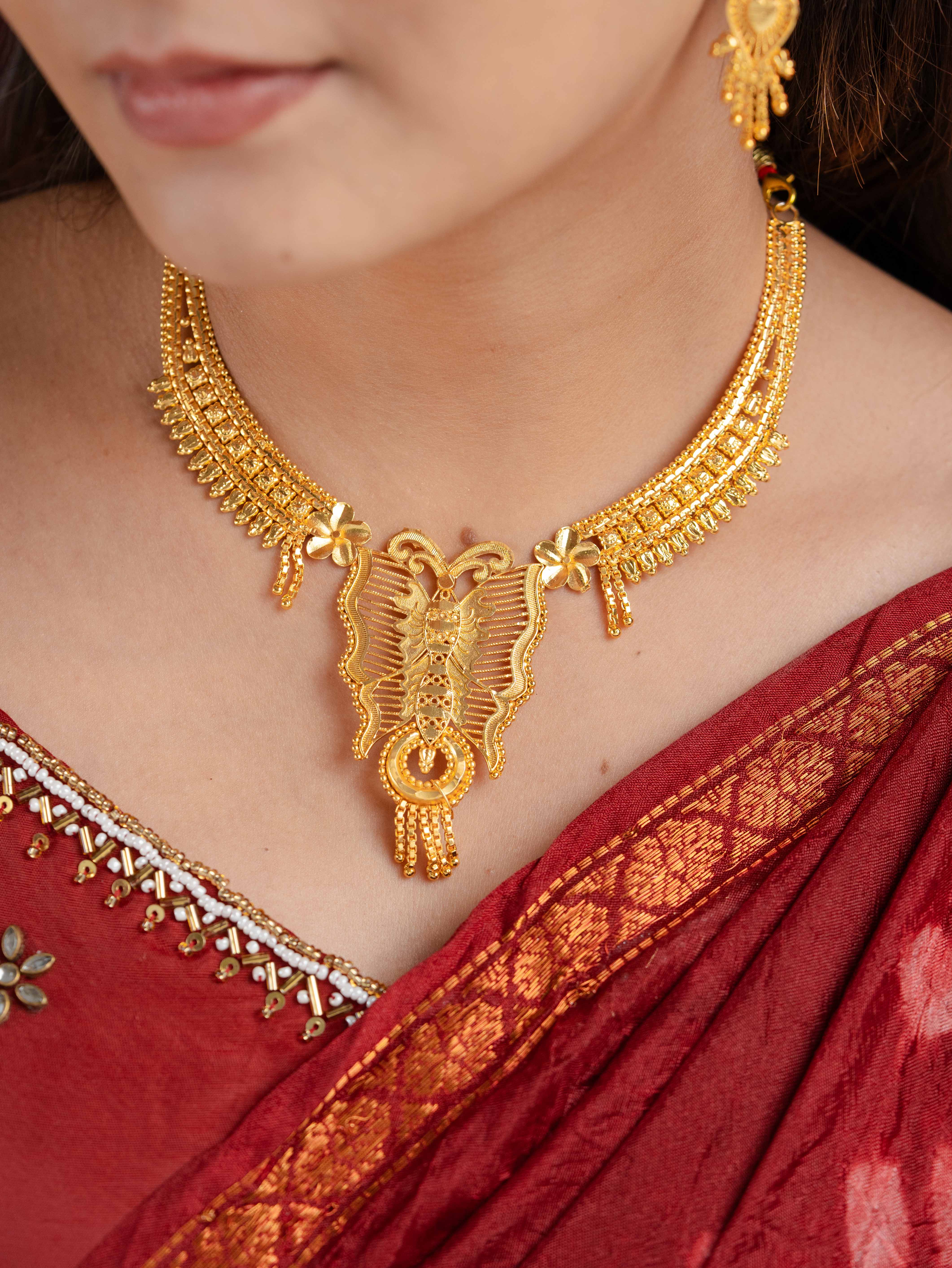 Diksha Short Gold Necklace Set