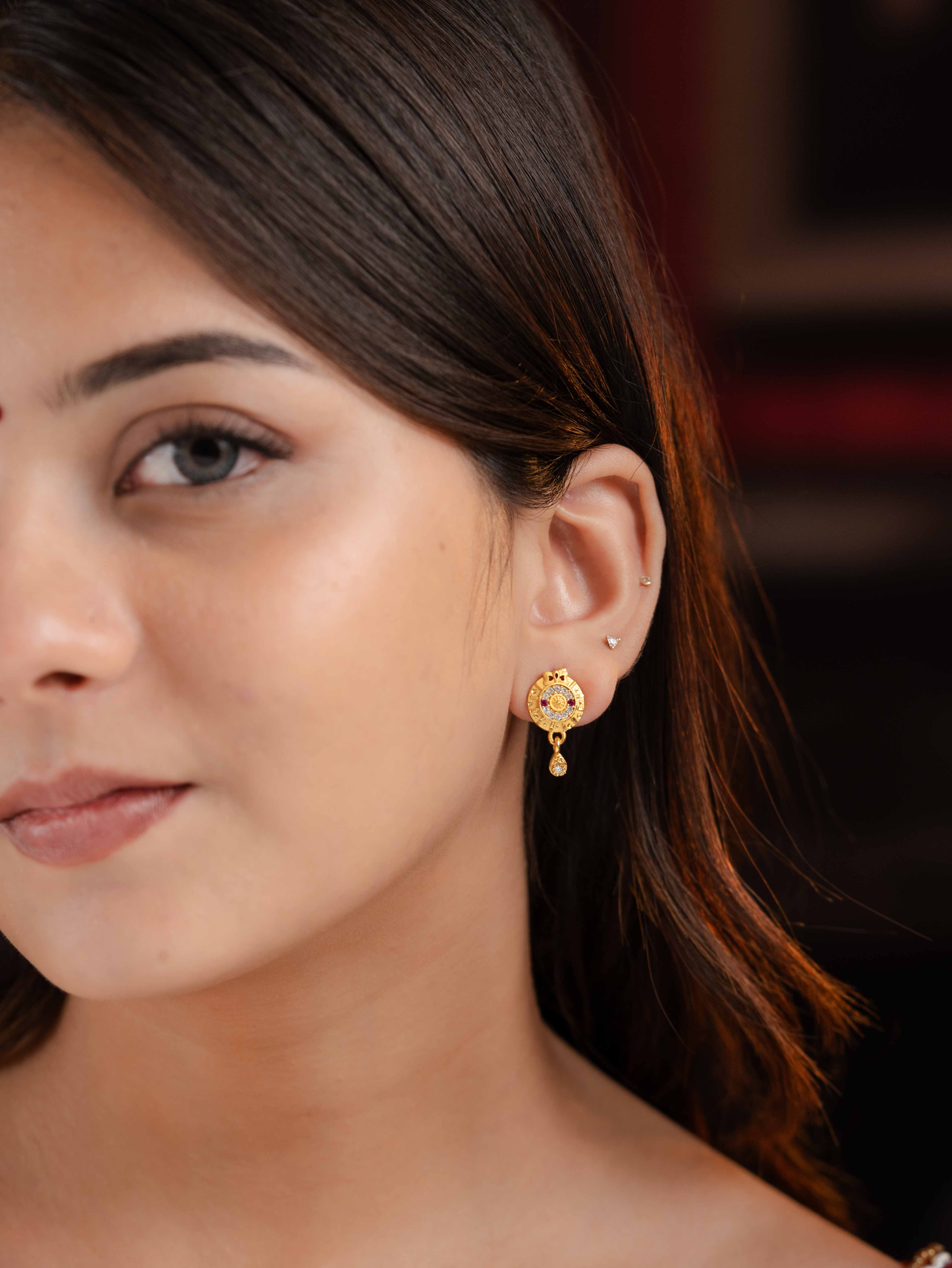 Vidhi Studs