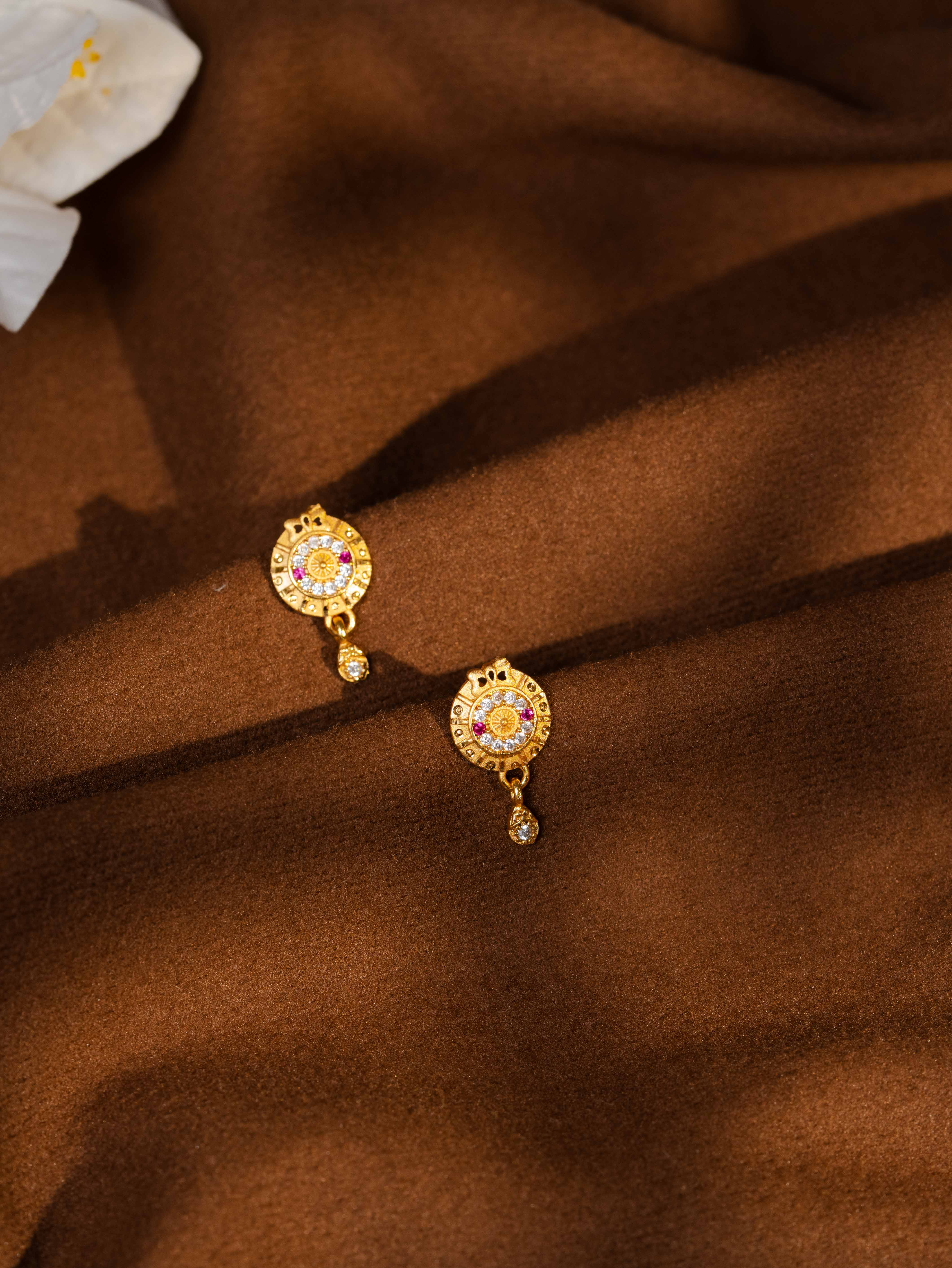 Vidhi Studs