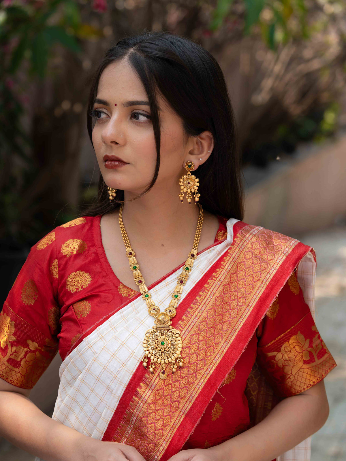 Padmavarna Gold look necklace set