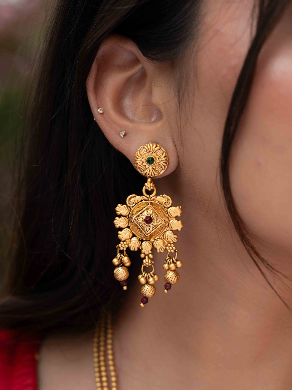 Padmavarna Gold look necklace set