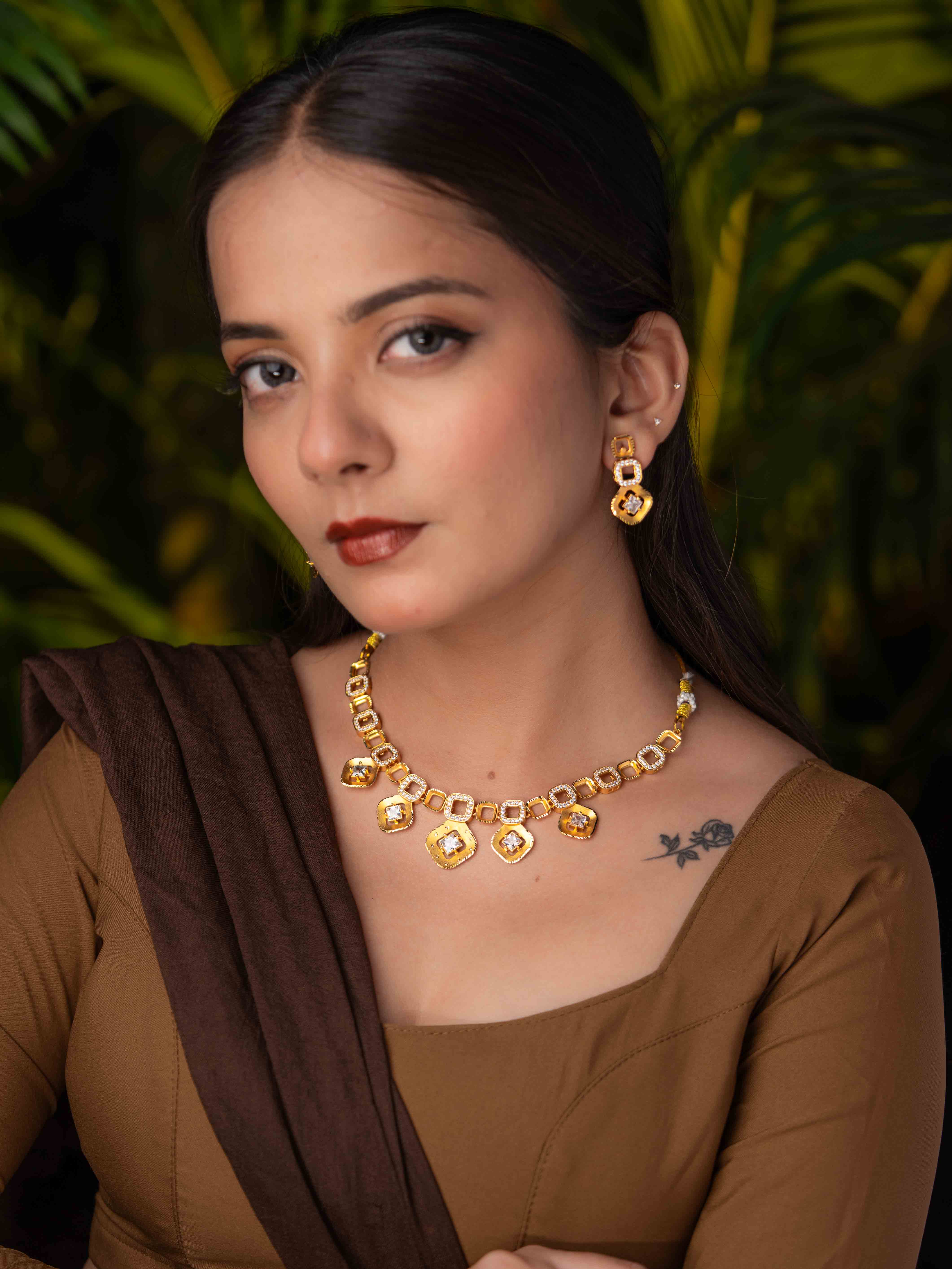 Nivya gold necklace set (White)