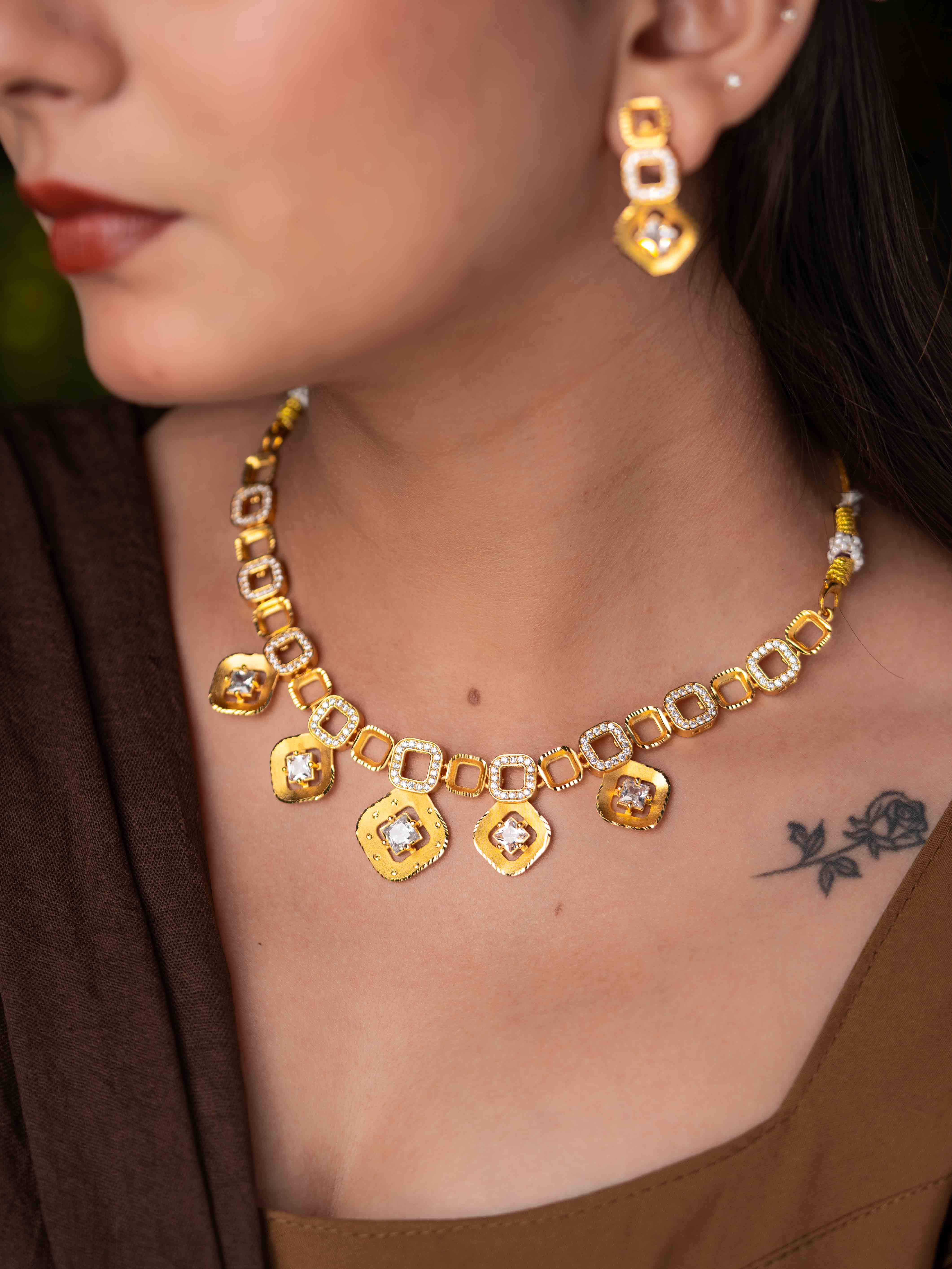 Nivya gold necklace set (White)