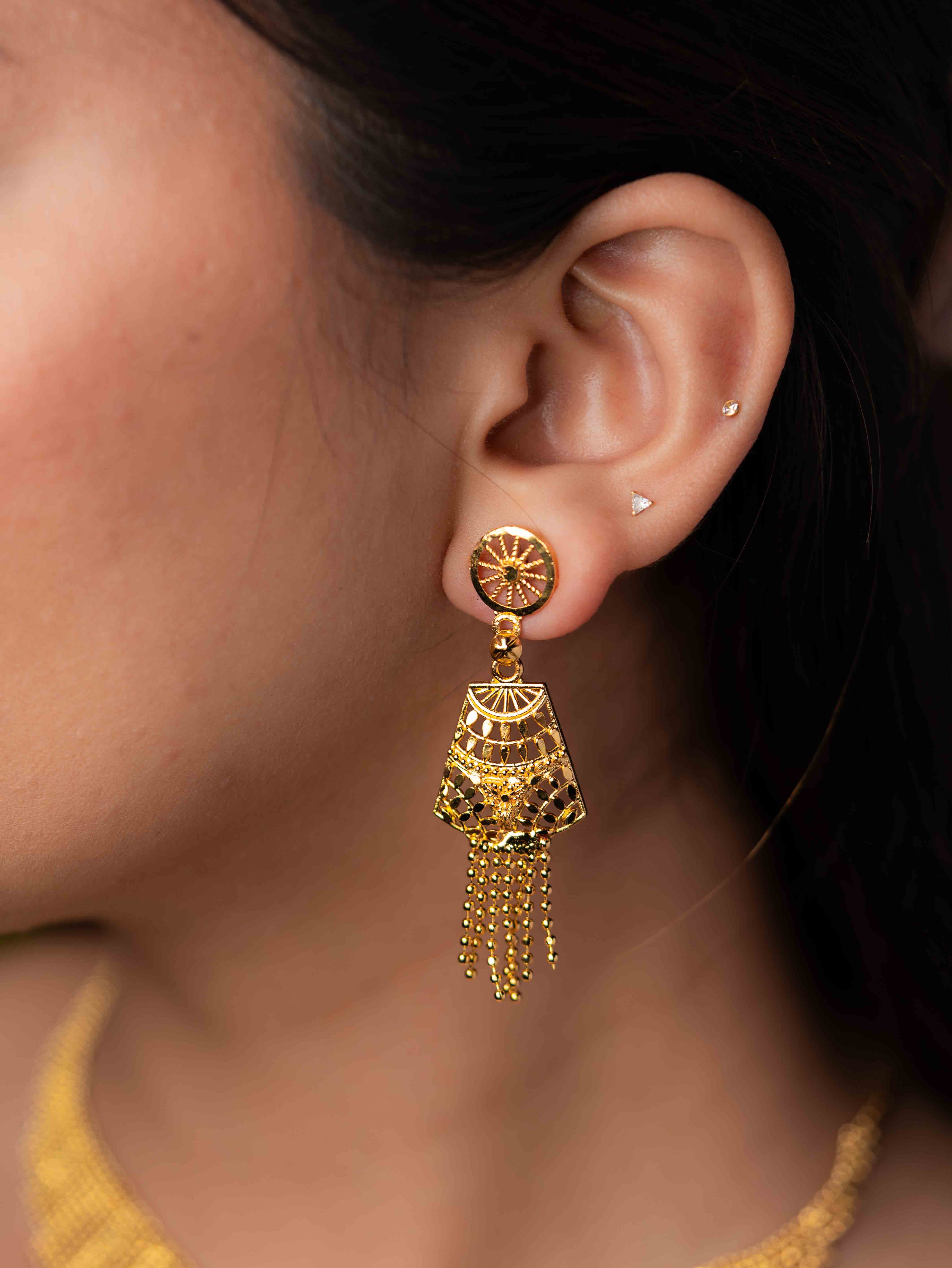 Mahika gold necklace set