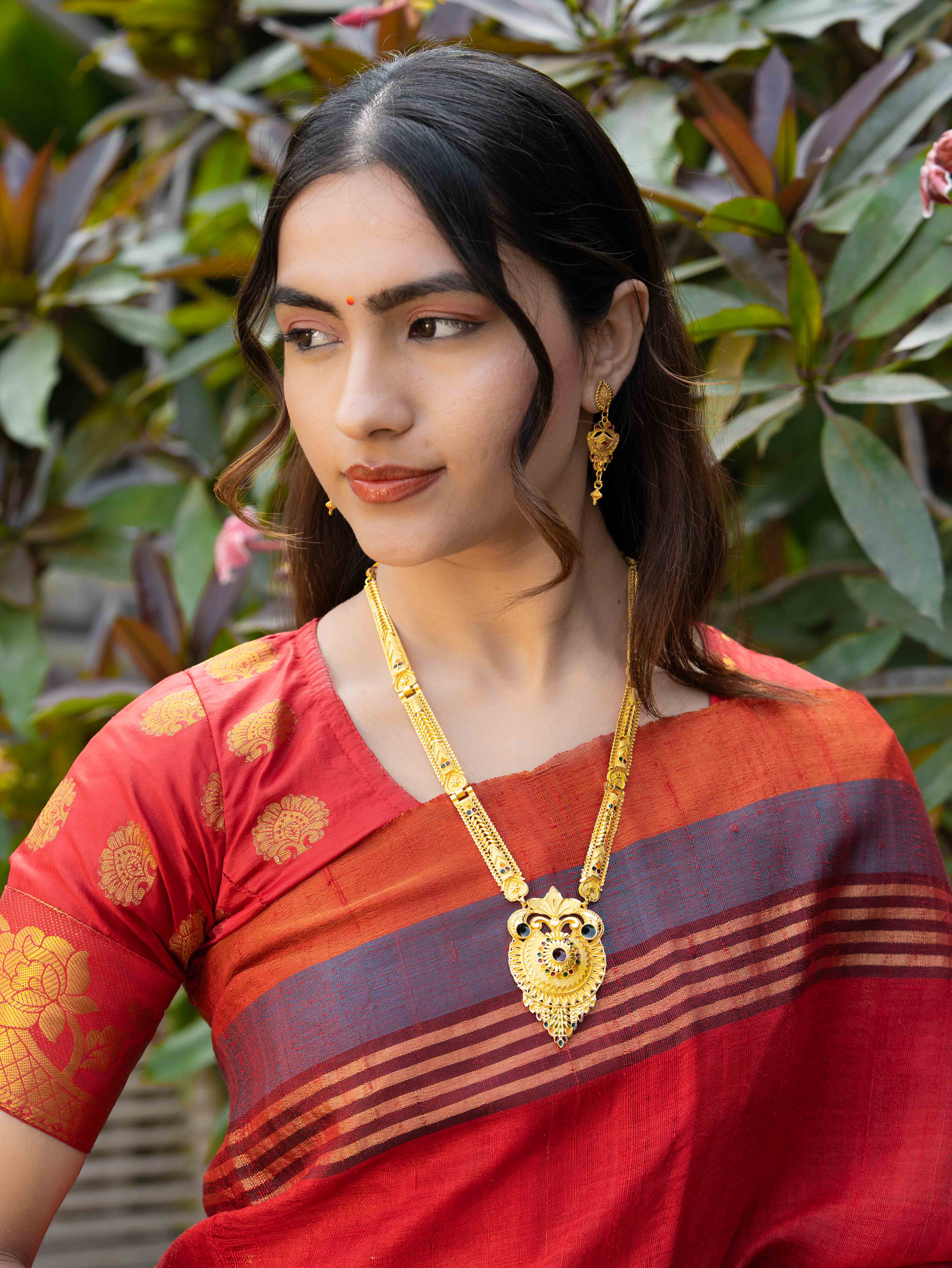 Kanika Ratna Long Gold Necklace set