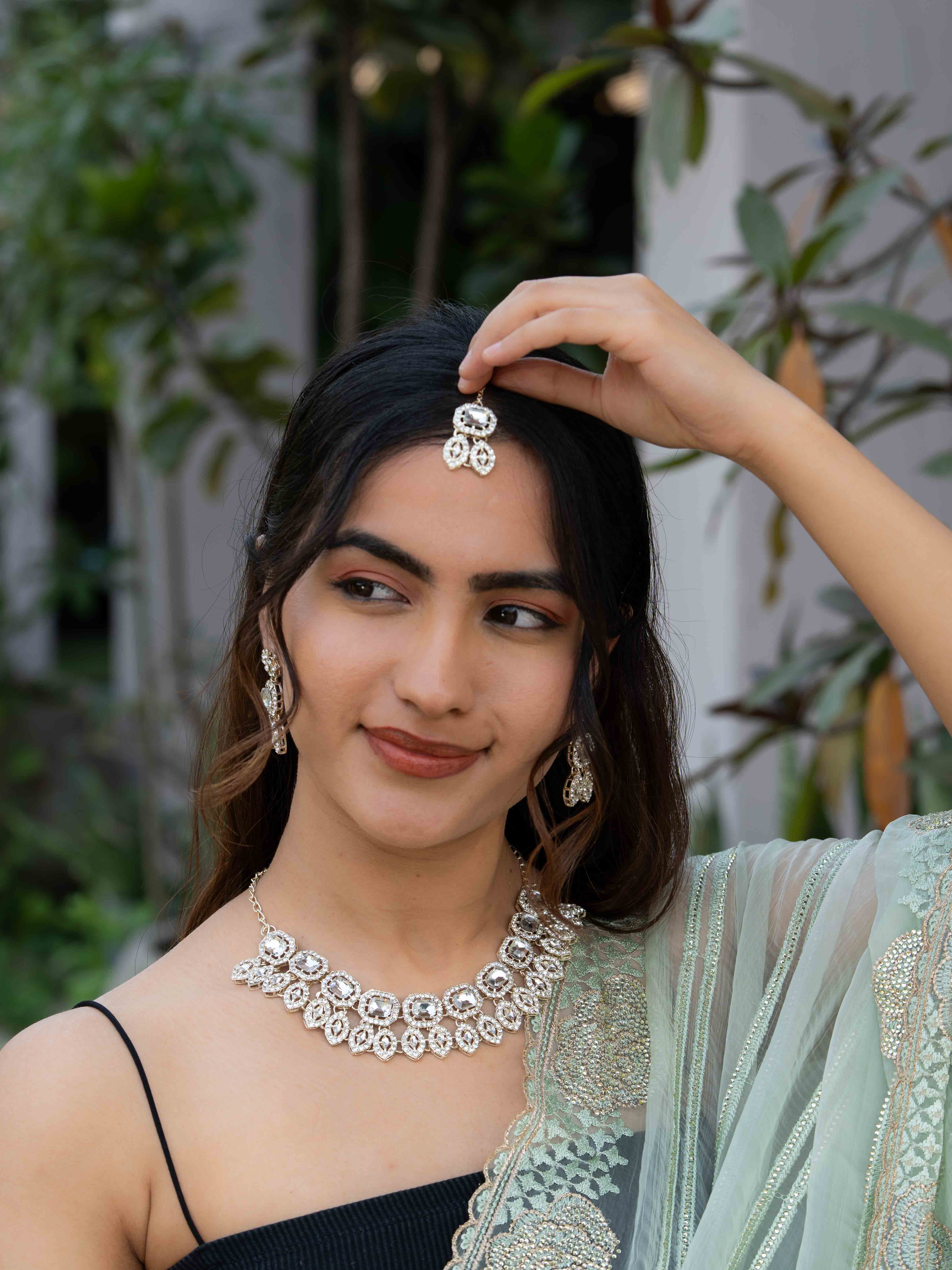 Anveera Diamond necklace set