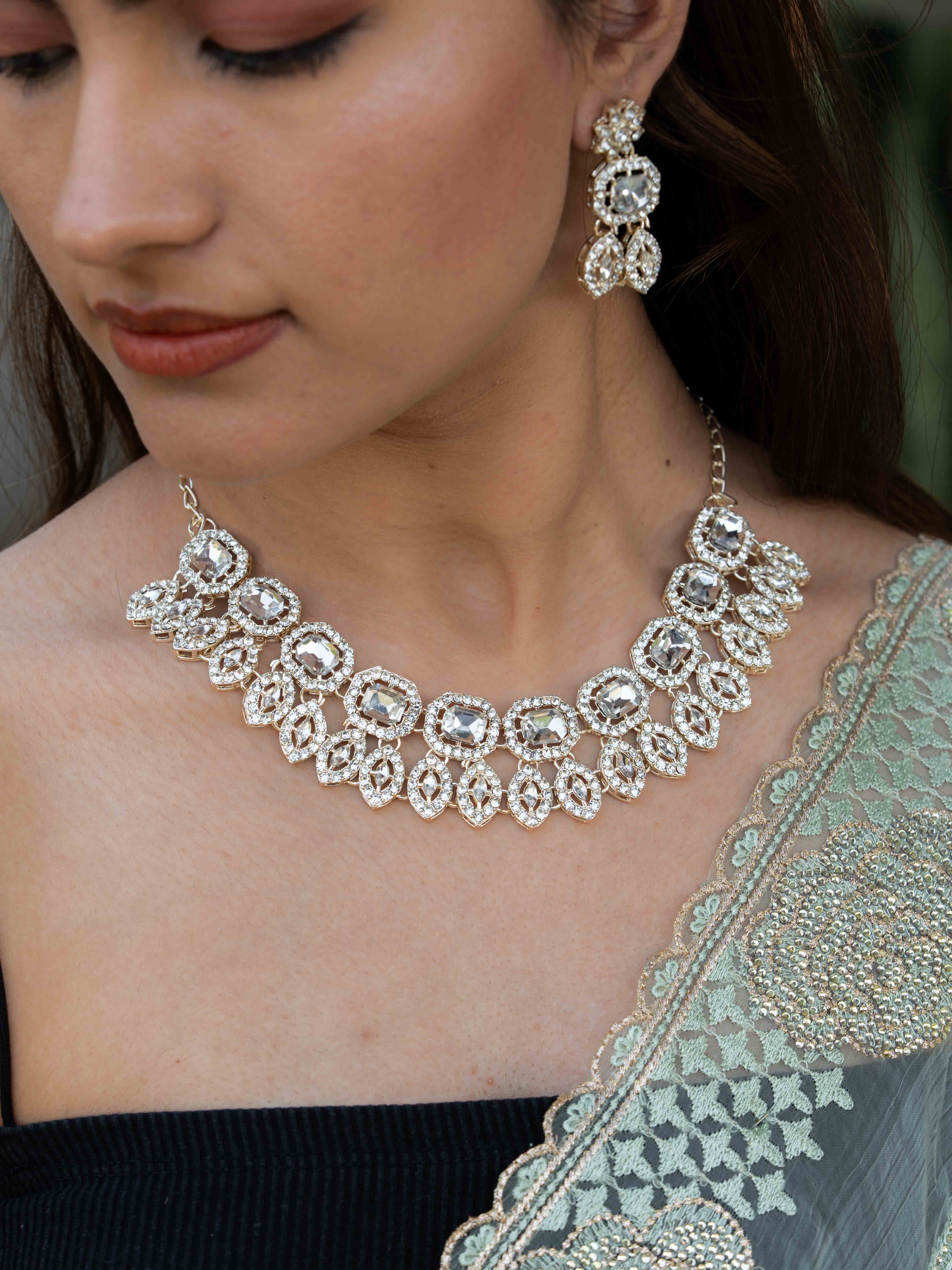 Anveera Diamond necklace set