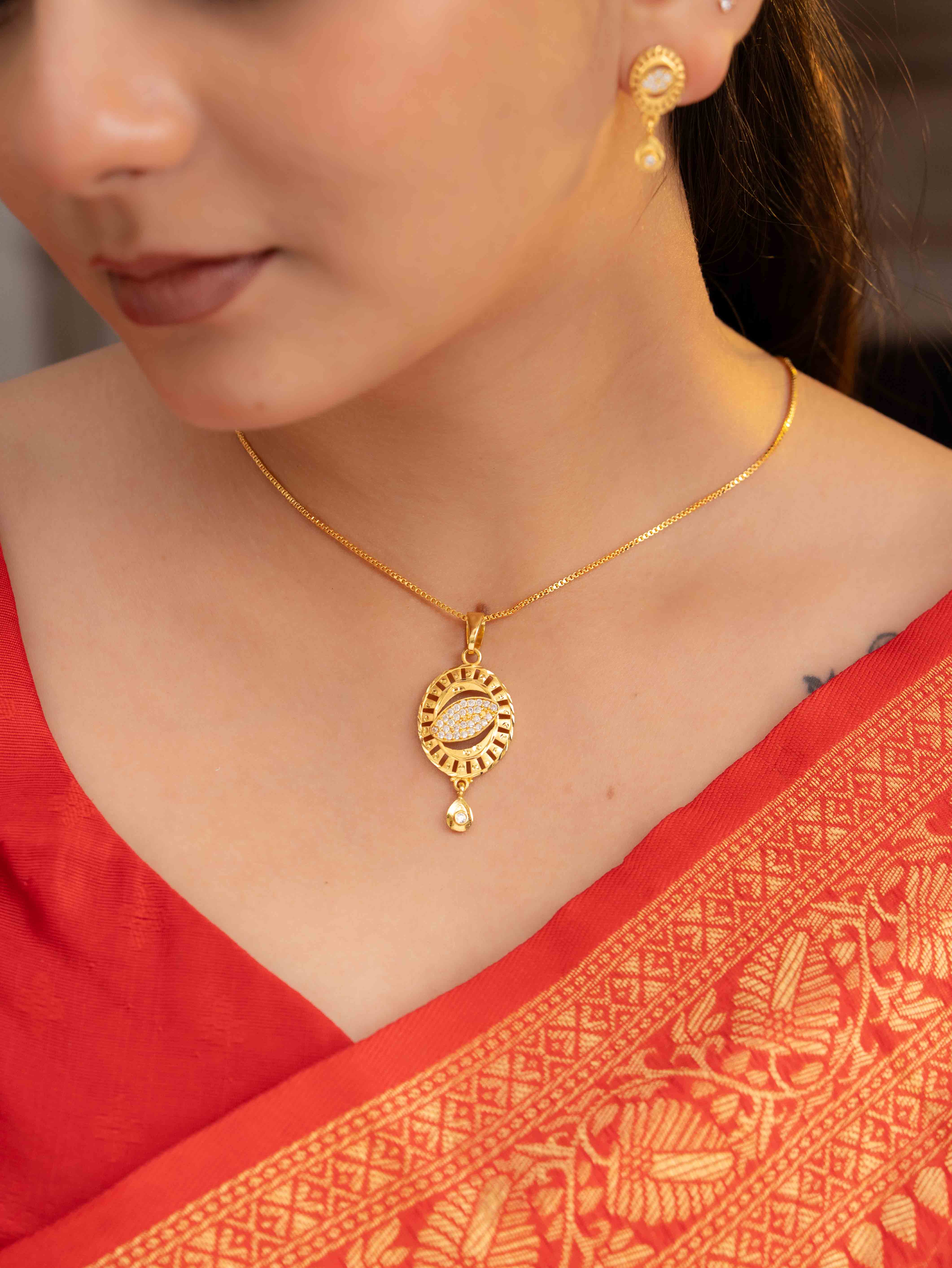 Iraaya Gold Pendant Set