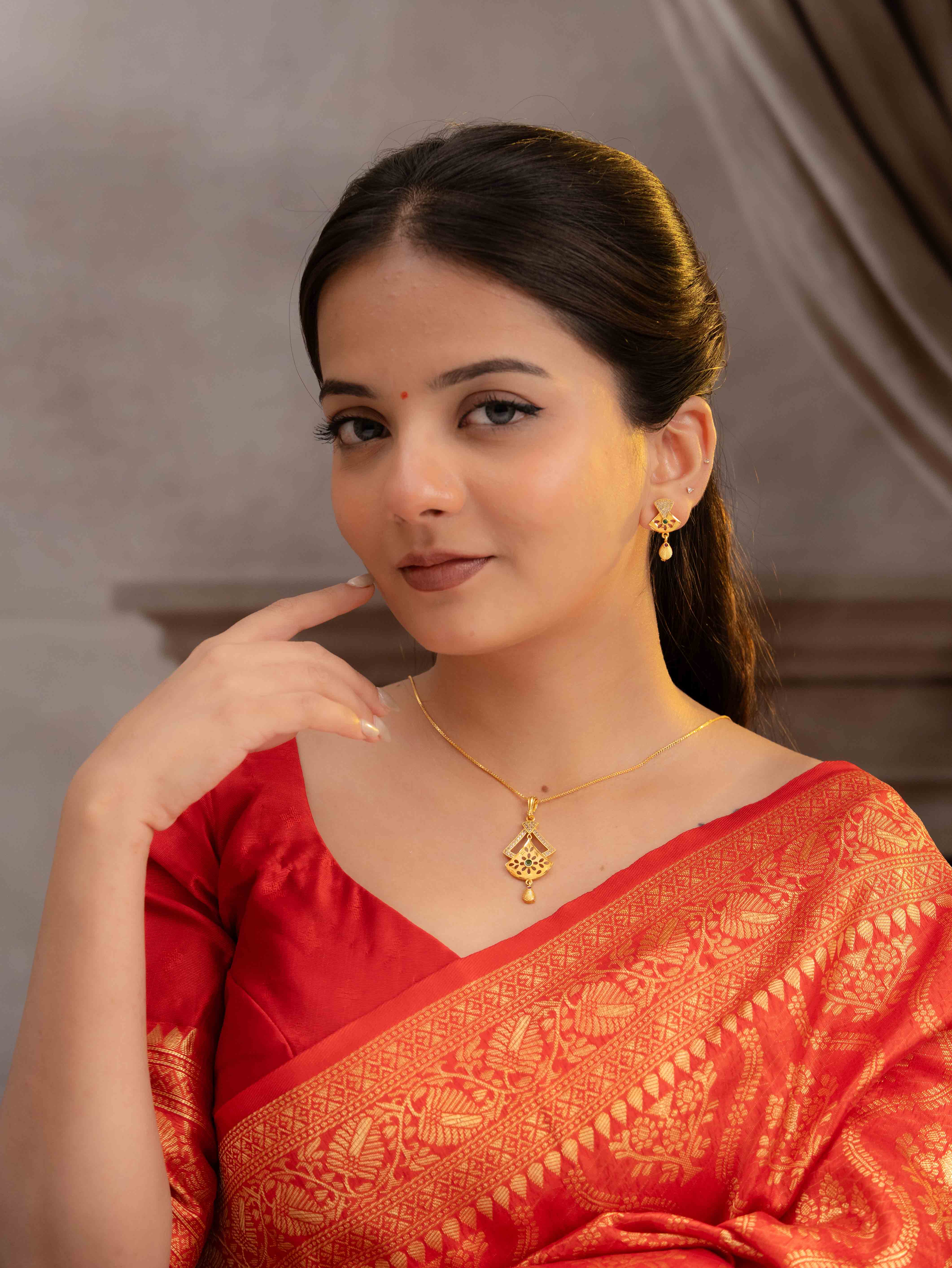 Rani Gold Pendant Set