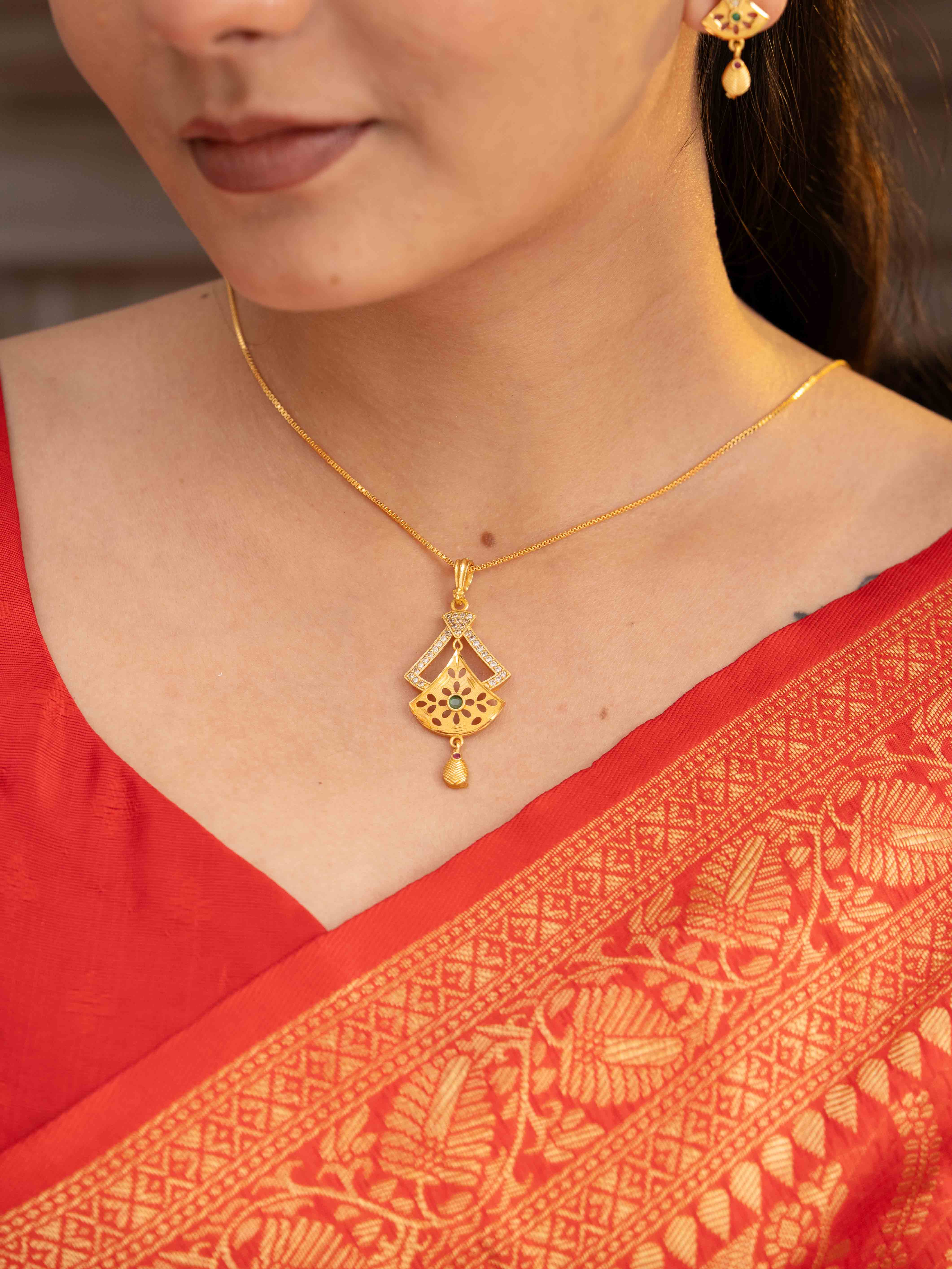 Rani Gold Pendant Set