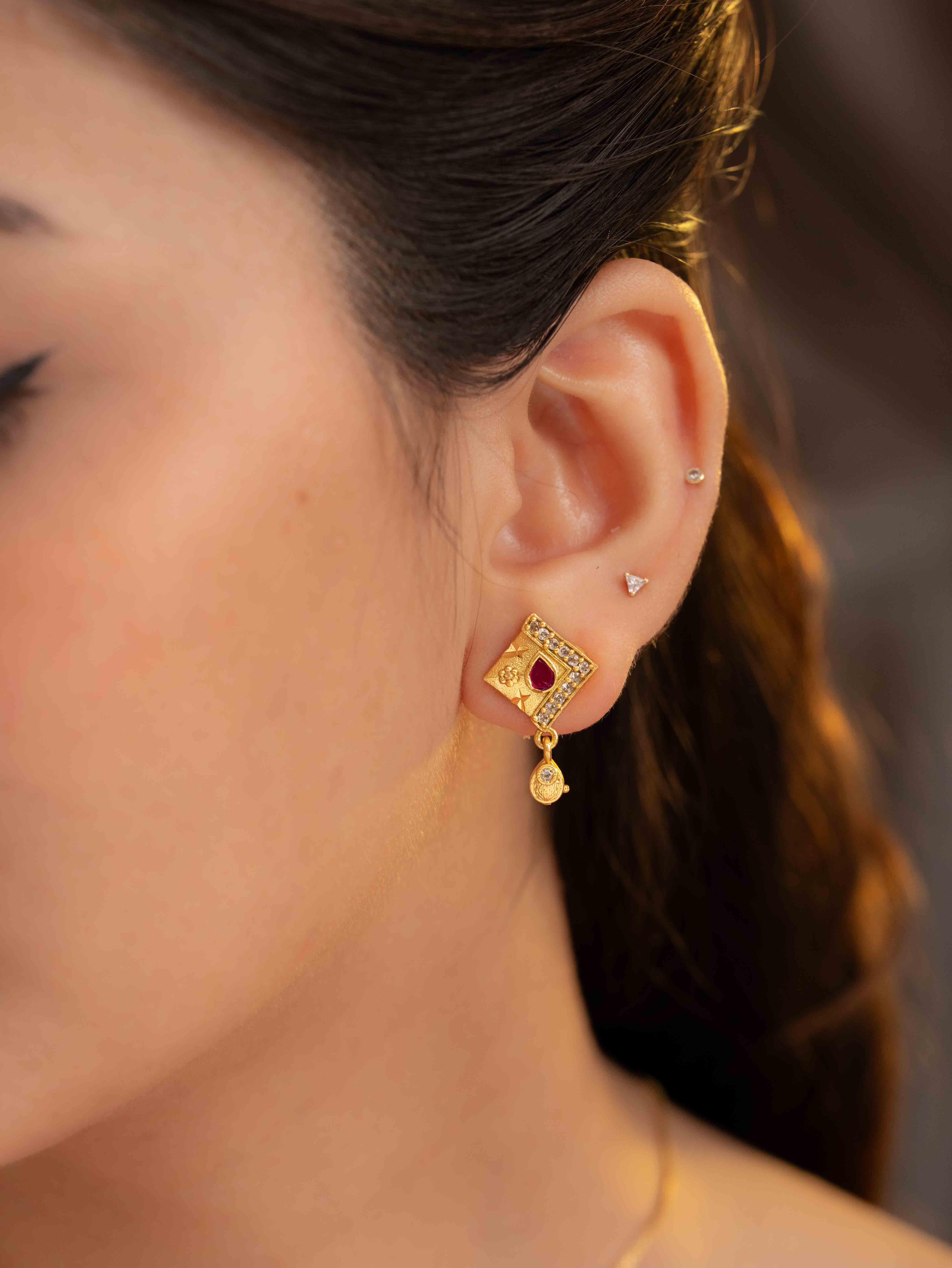 Aarunya Gold Pendant Set