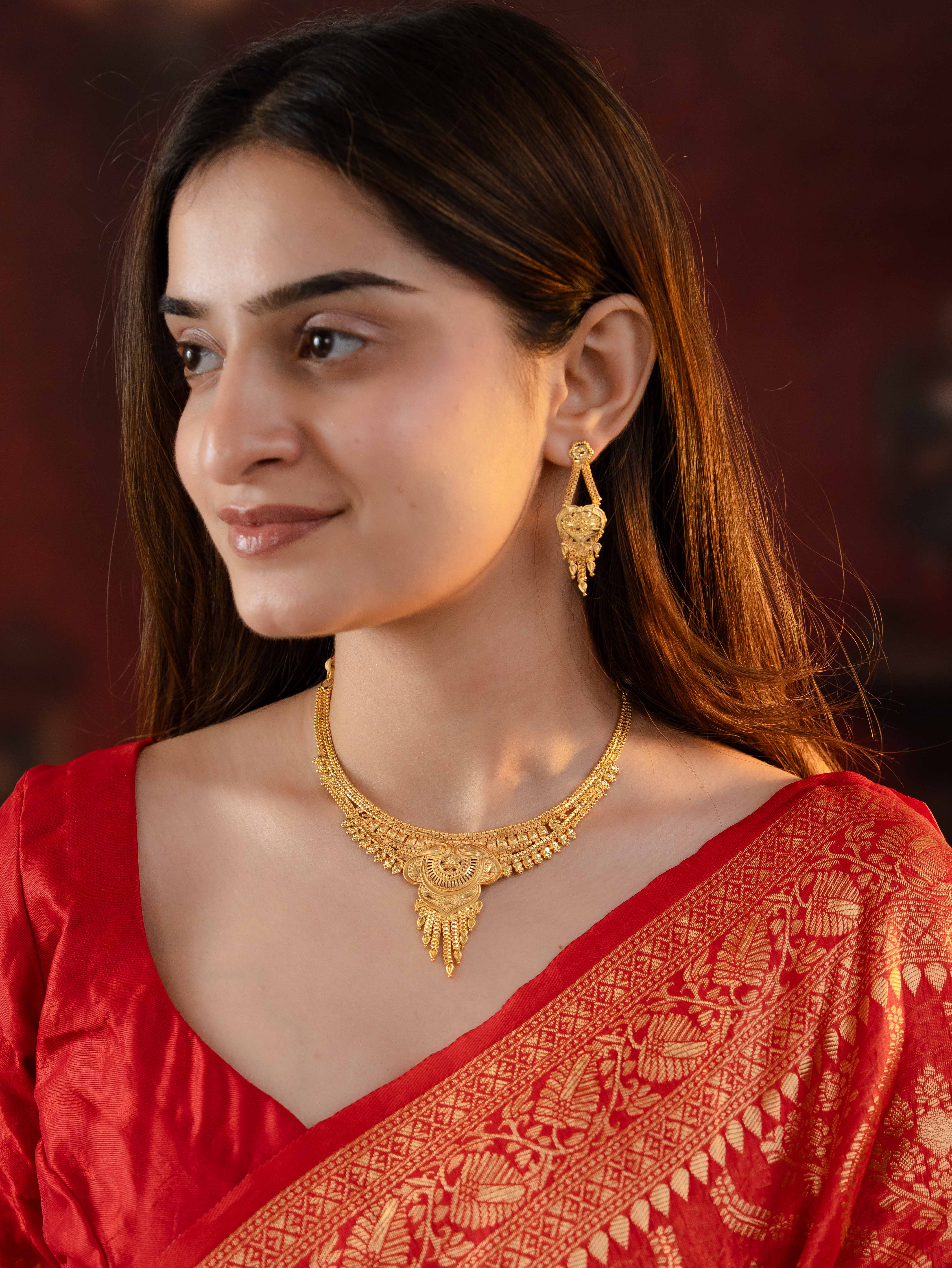 Jagruti Short Gold Necklace Set