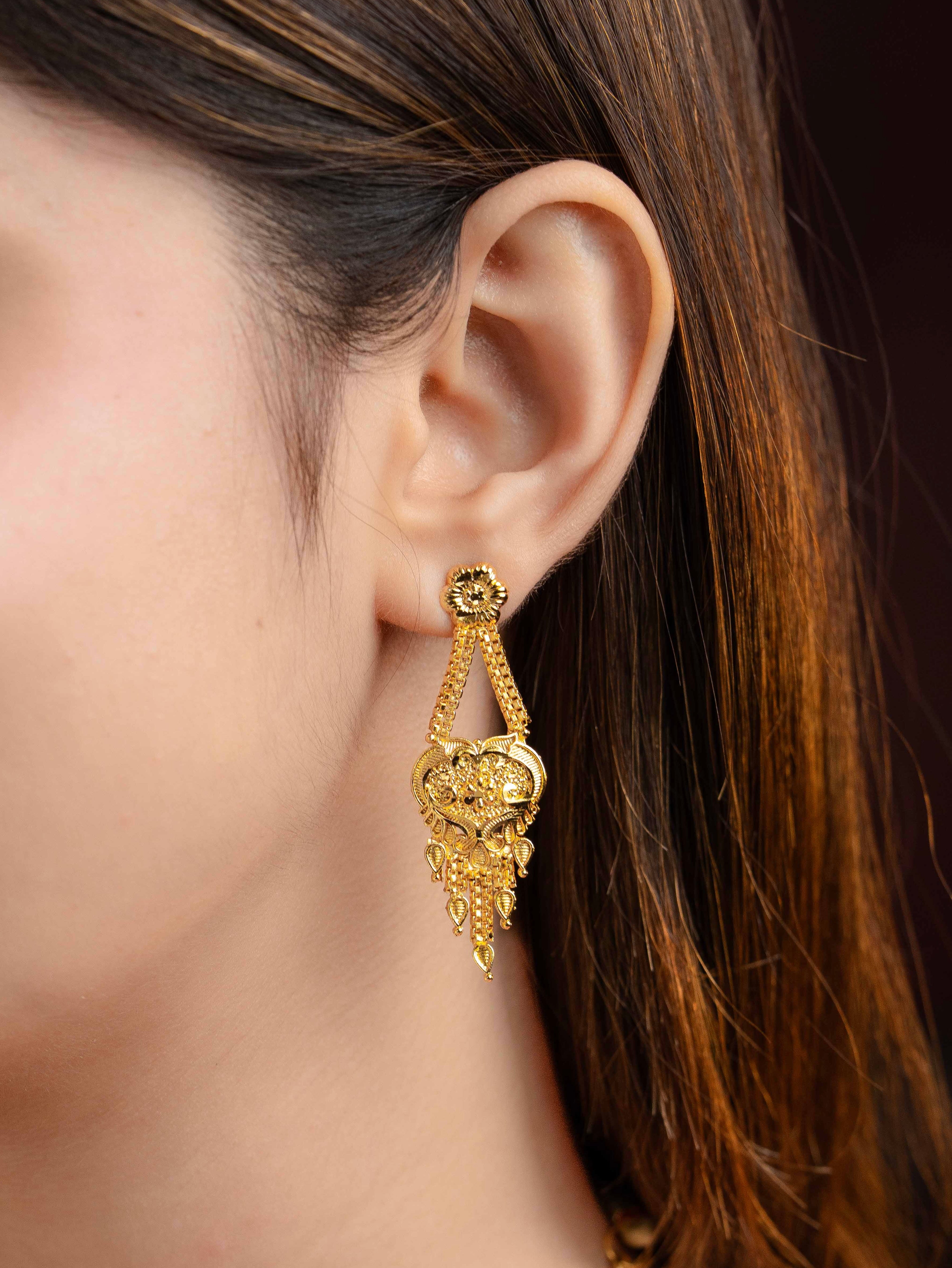 Jagruti Short Gold Necklace Set
