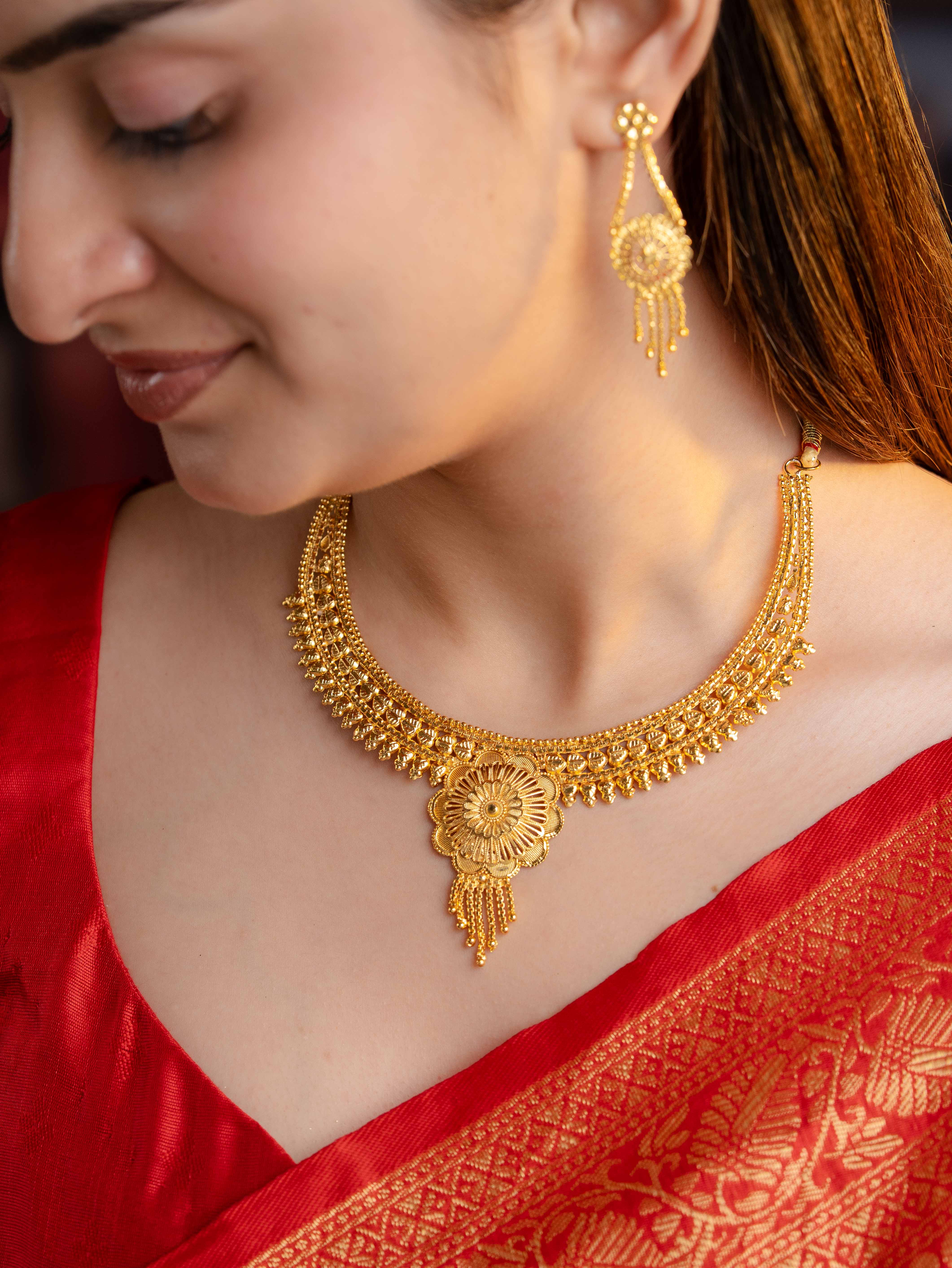 Sunehri Short Gold Necklace Set