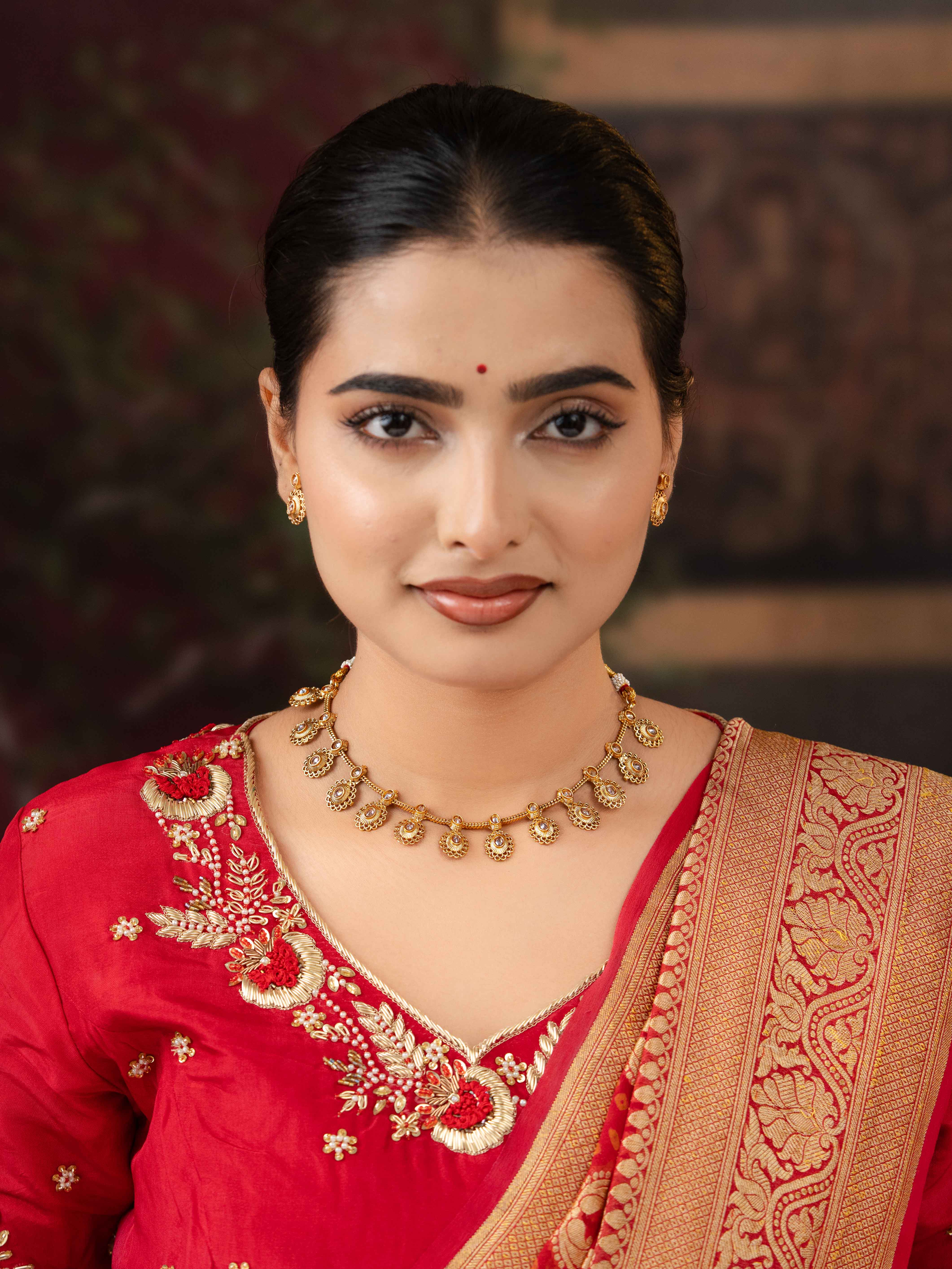 Veenika Necklace Set