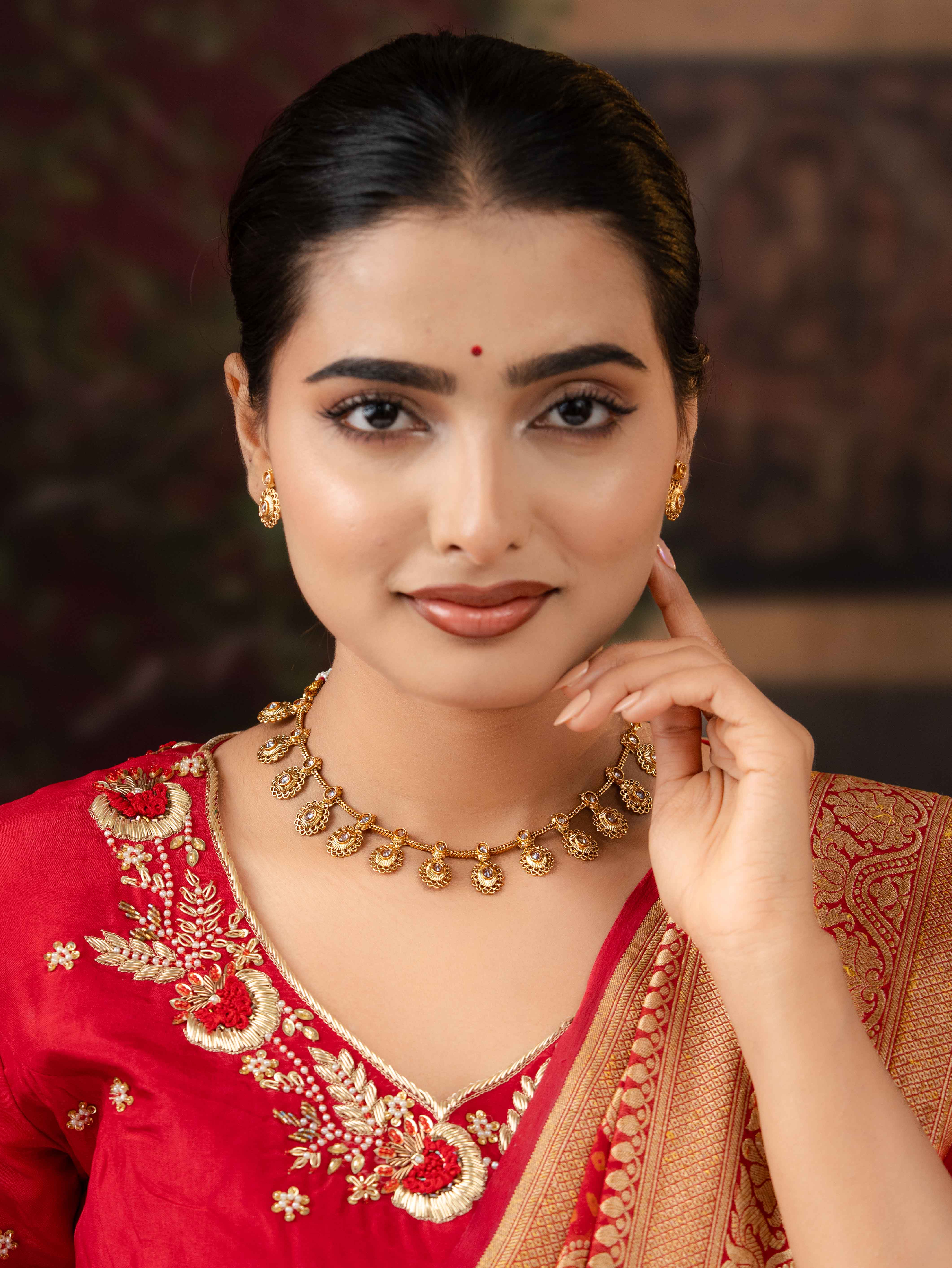 Veenika Necklace Set