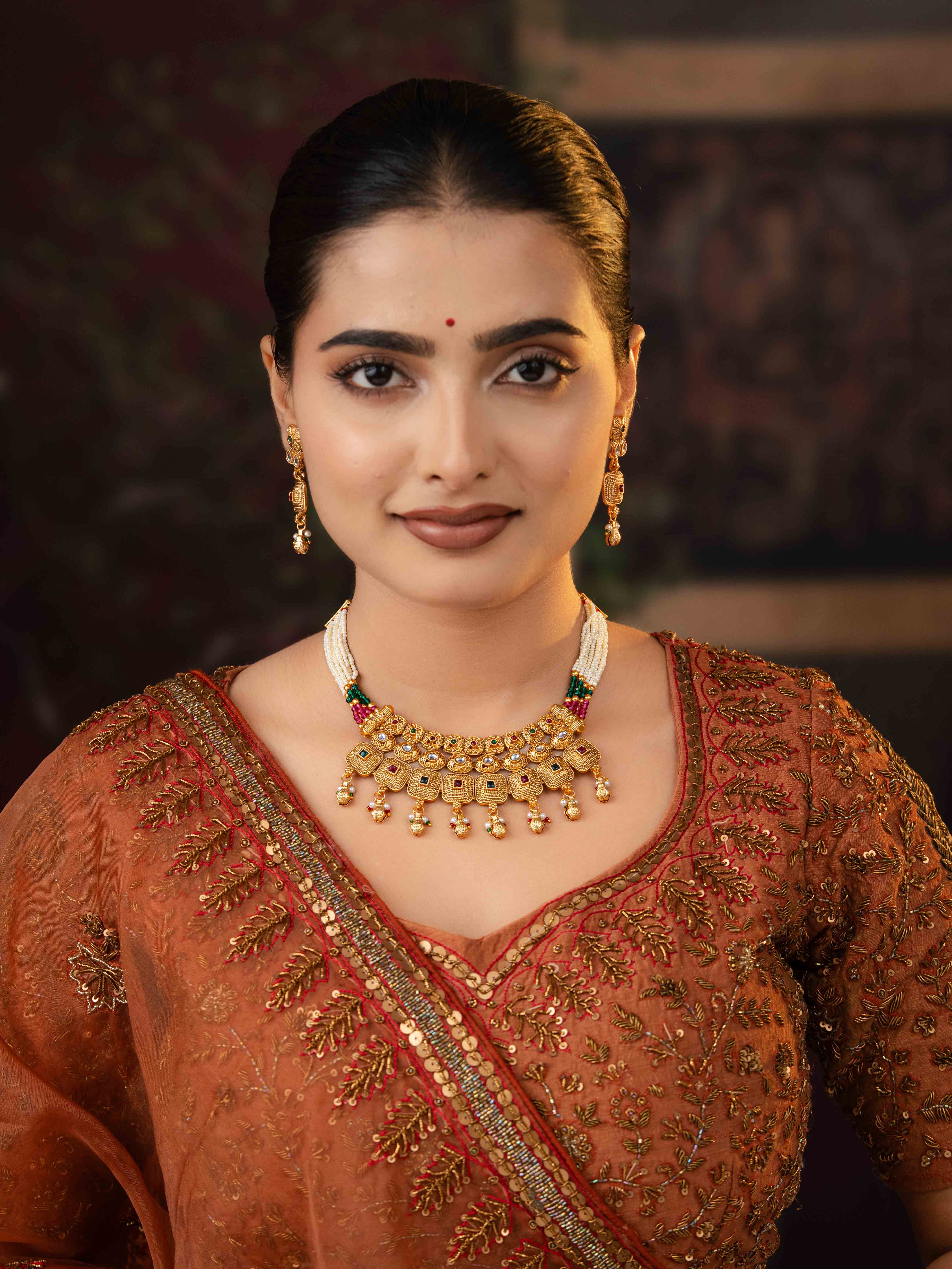 Taarini Glow Necklace Set