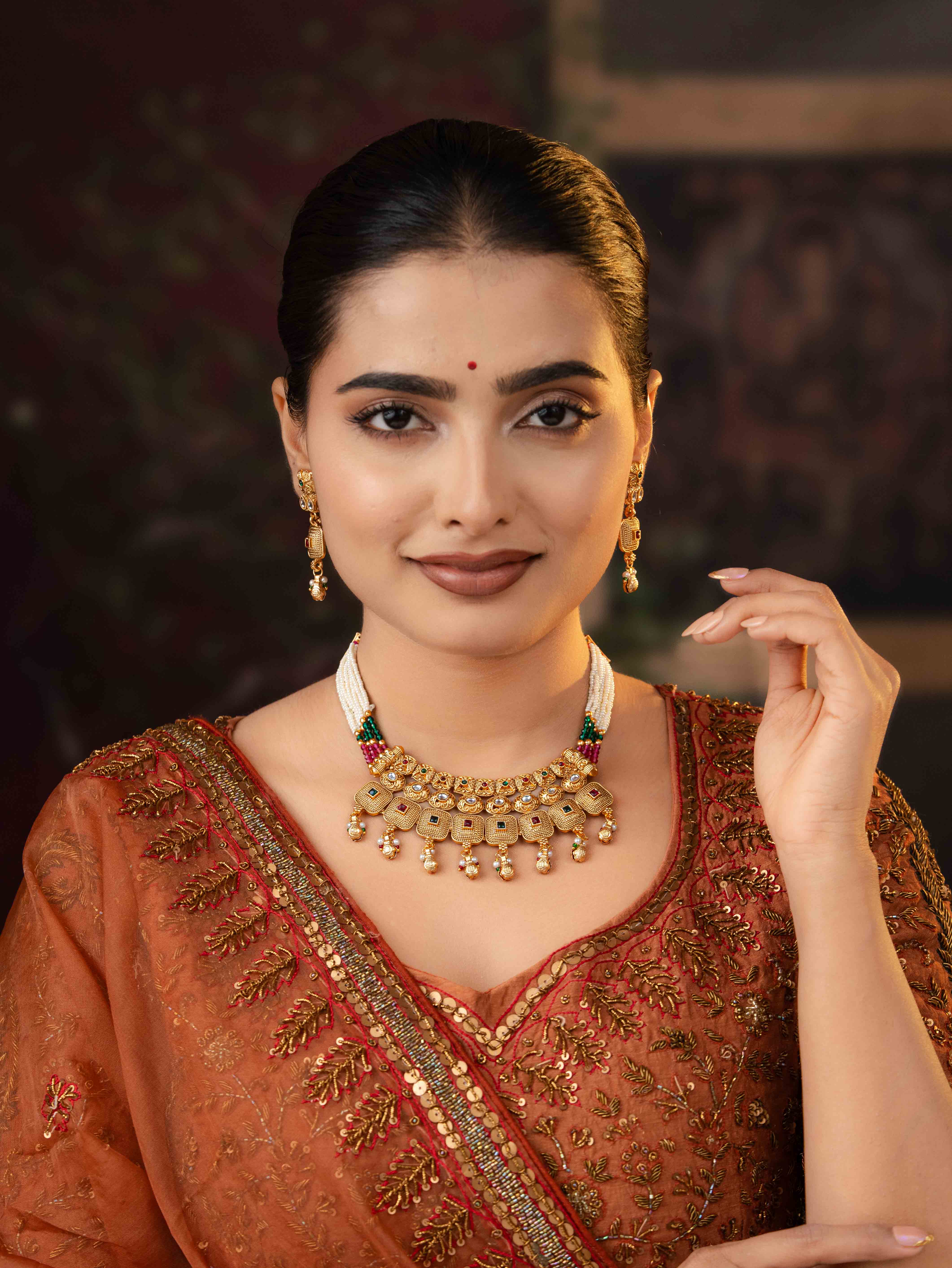Taarini Glow Necklace Set