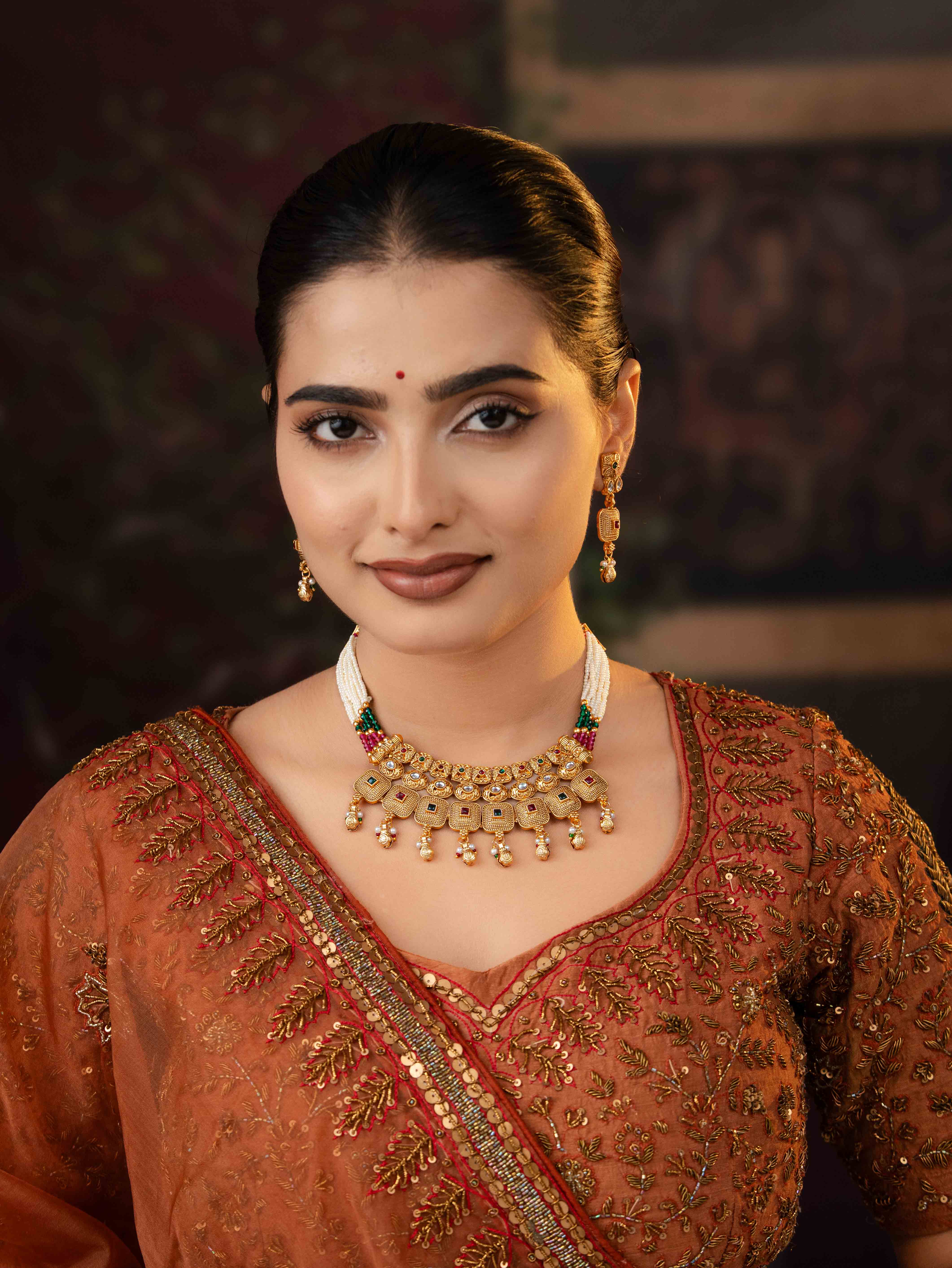 Taarini Glow Necklace Set