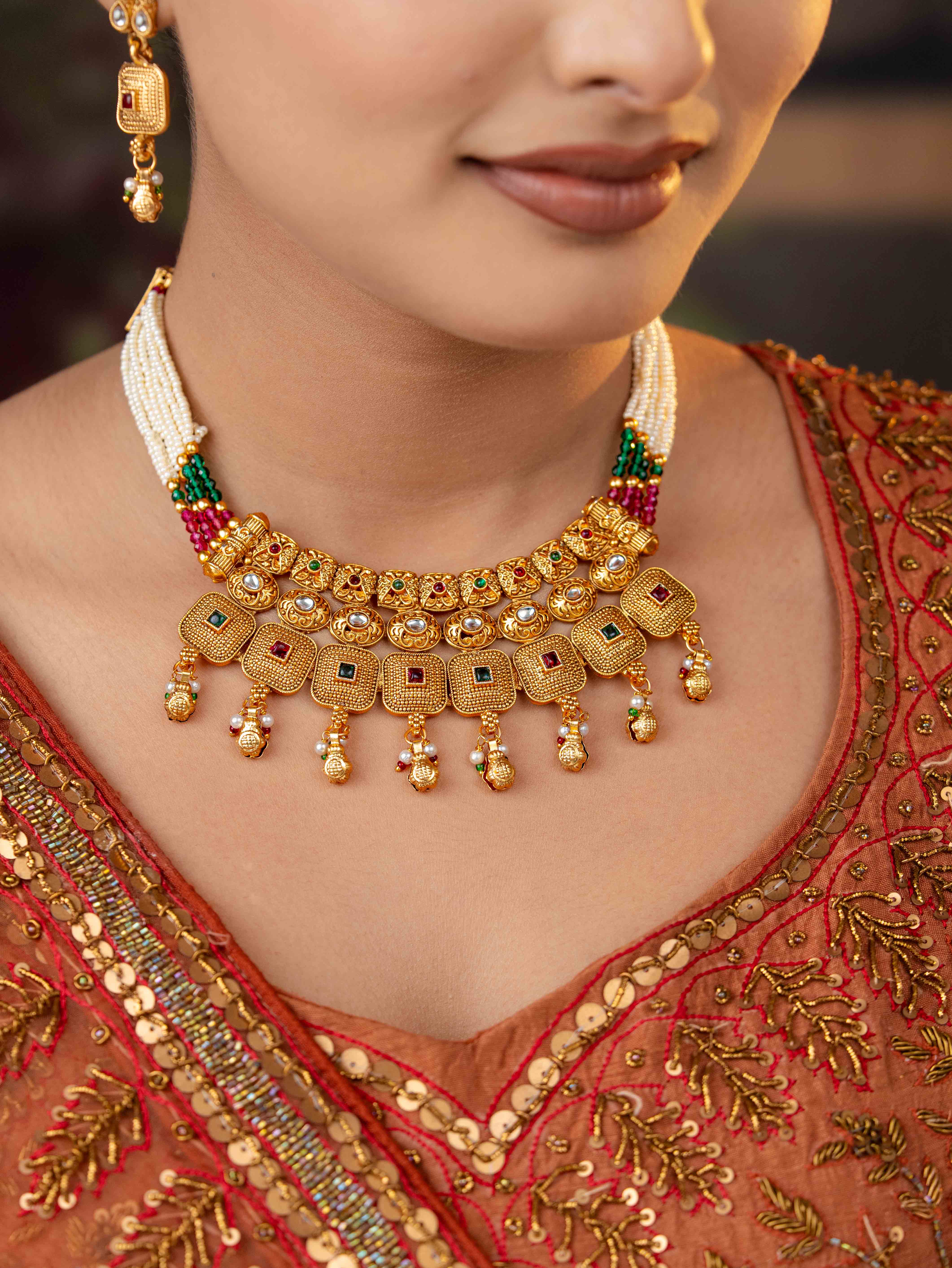 Taarini Glow Necklace Set