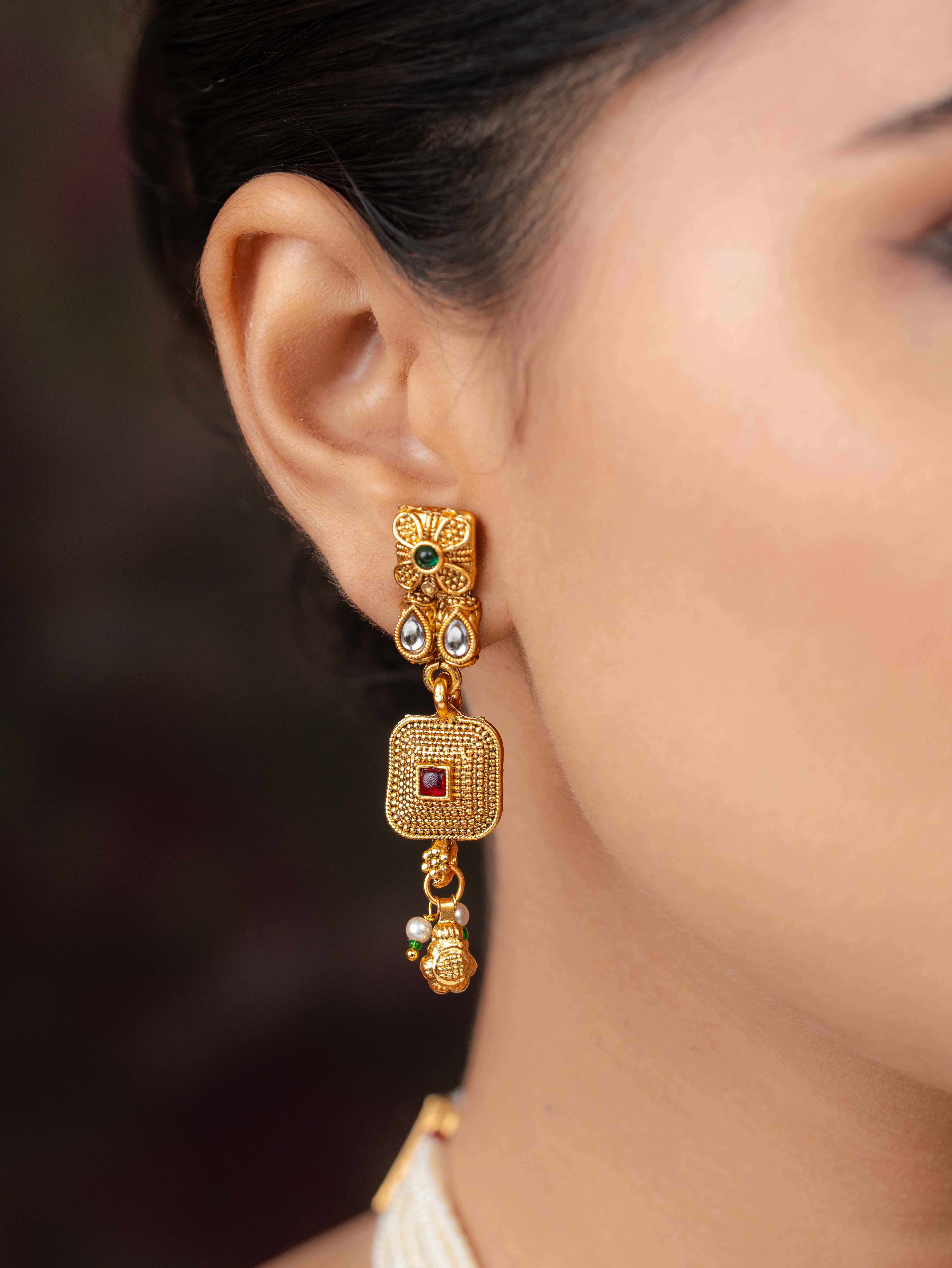 Taarini Glow Necklace Set