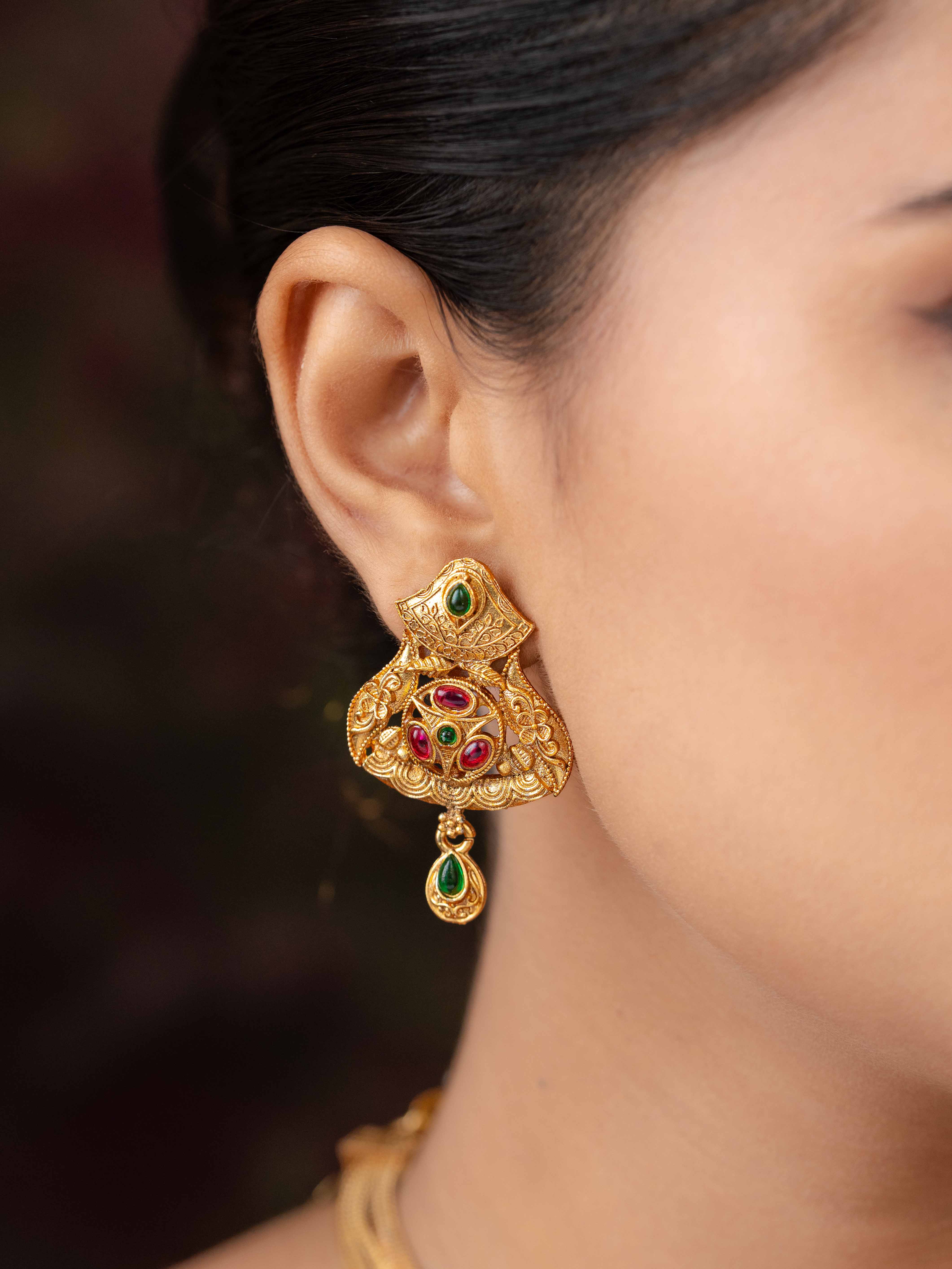 Heeranshi Necklace Set