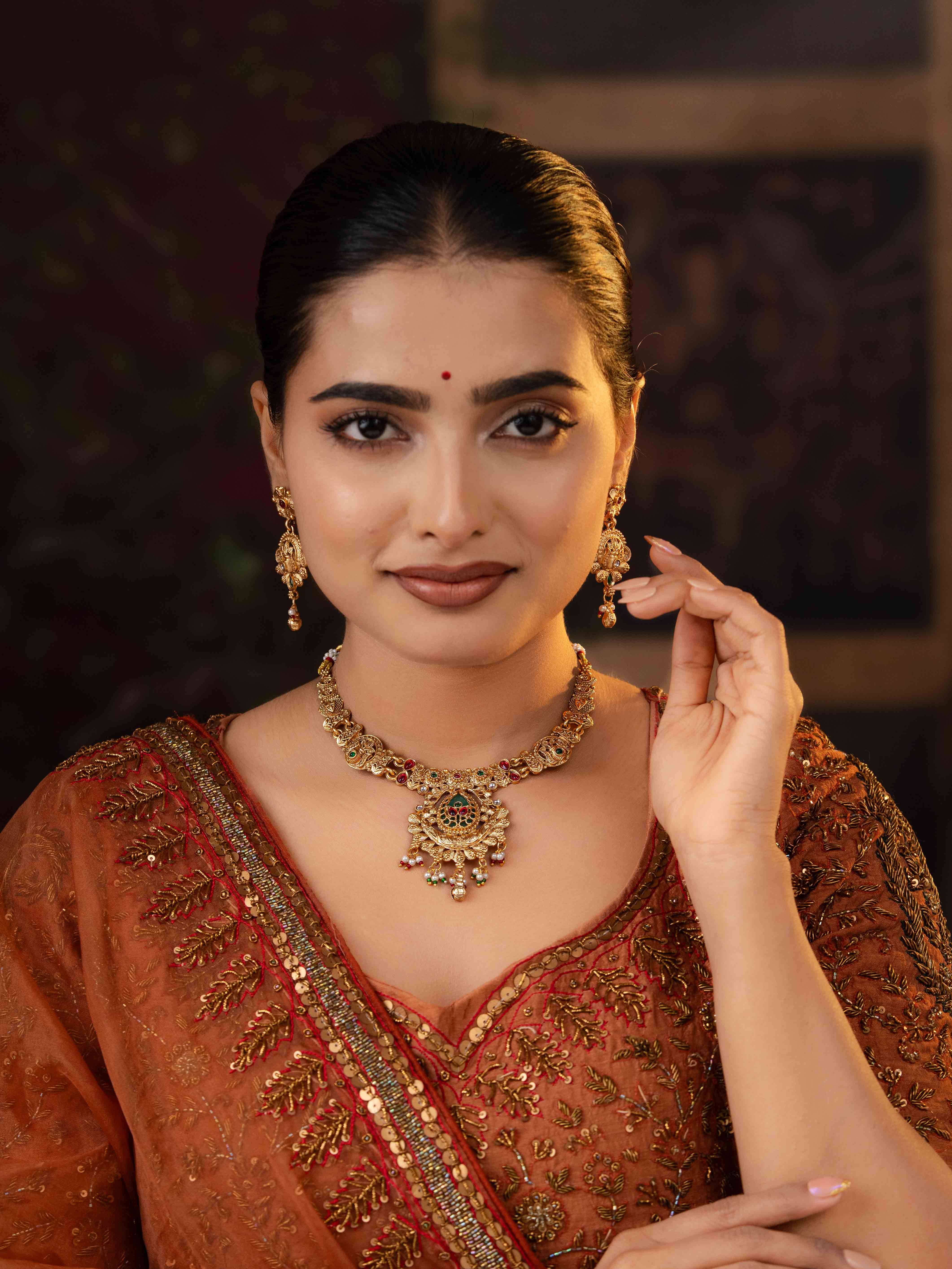 Mehervati Necklace Set