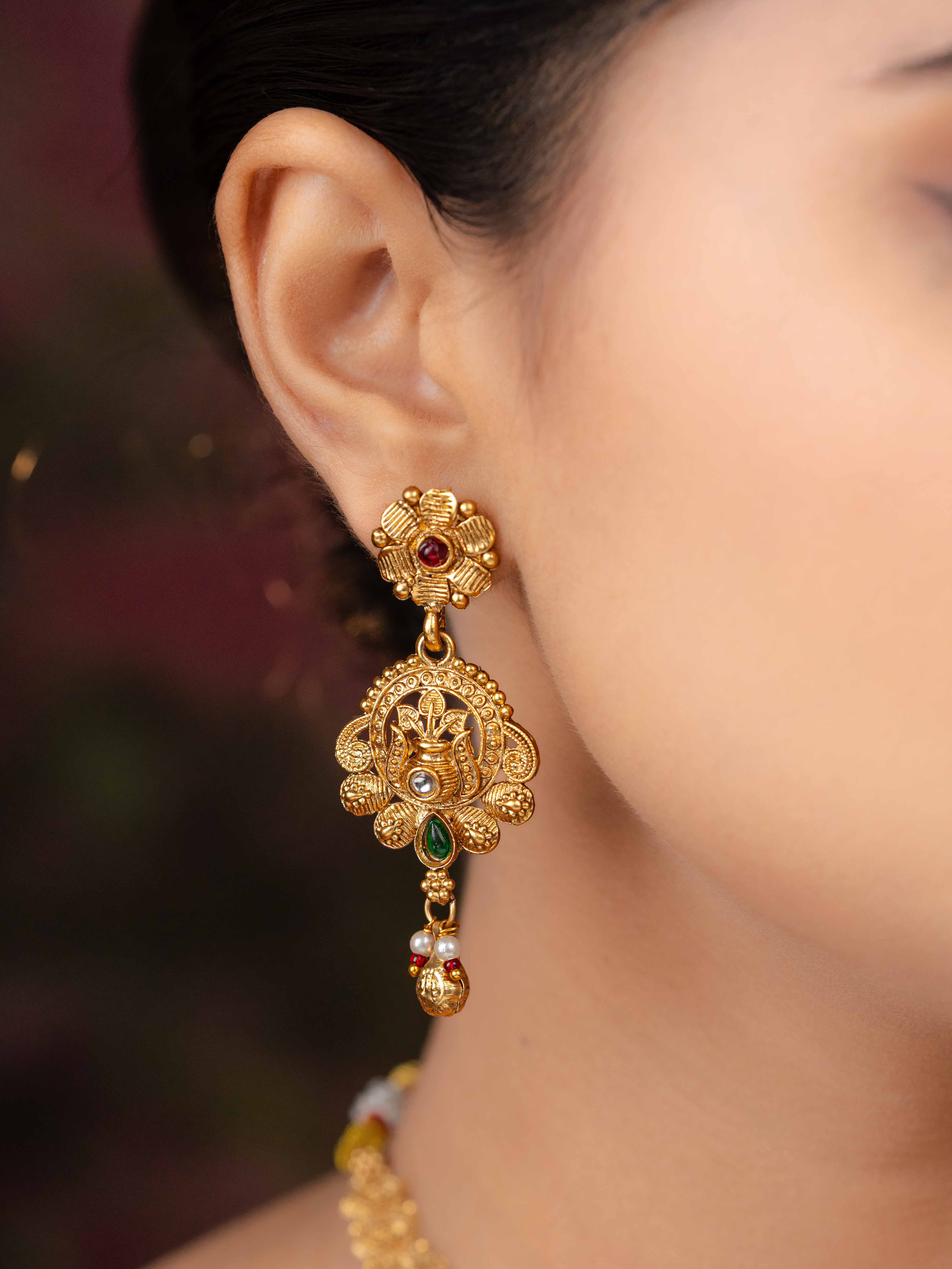 Mehervati Necklace Set