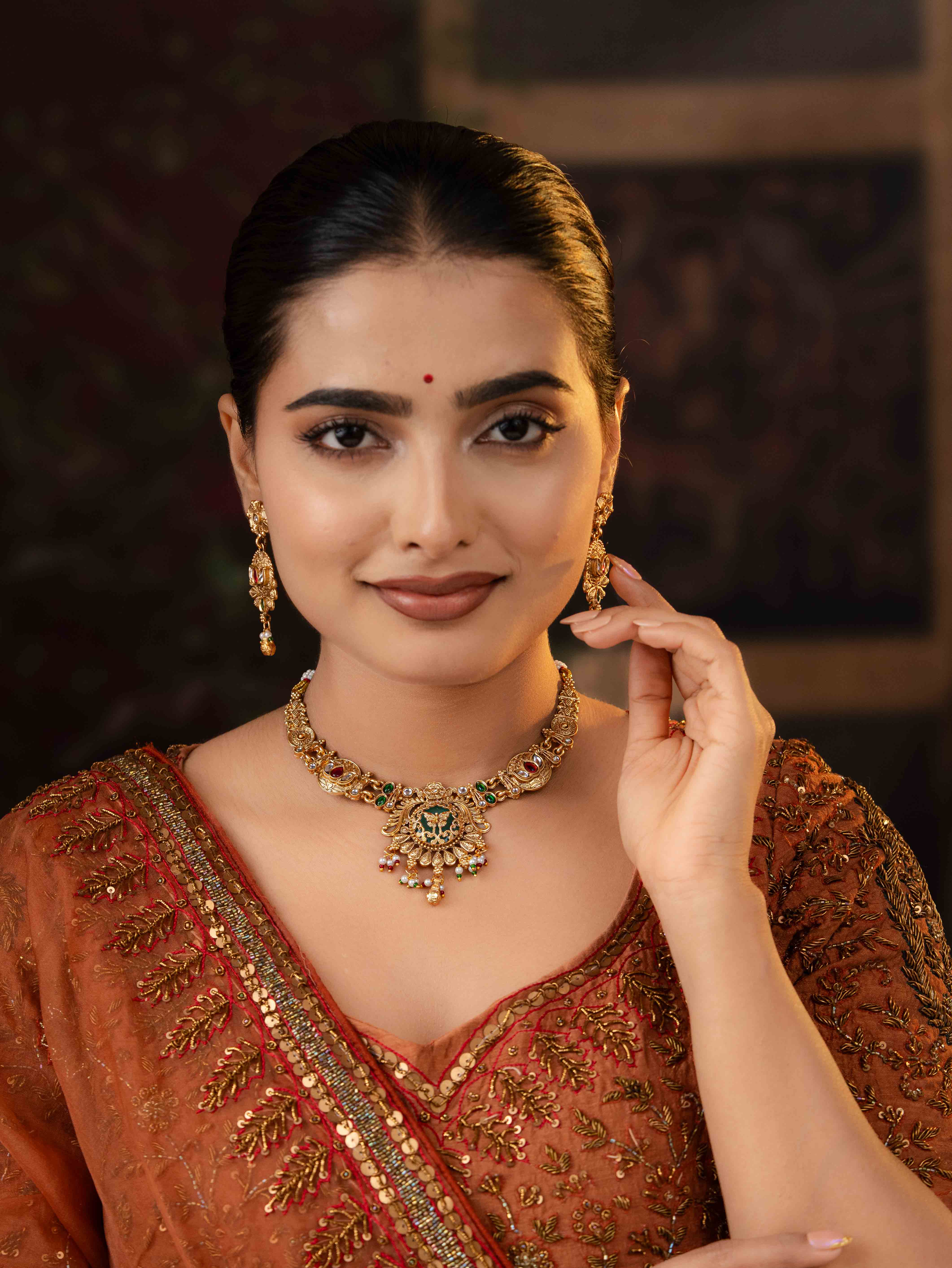 Mrinala Necklace Set