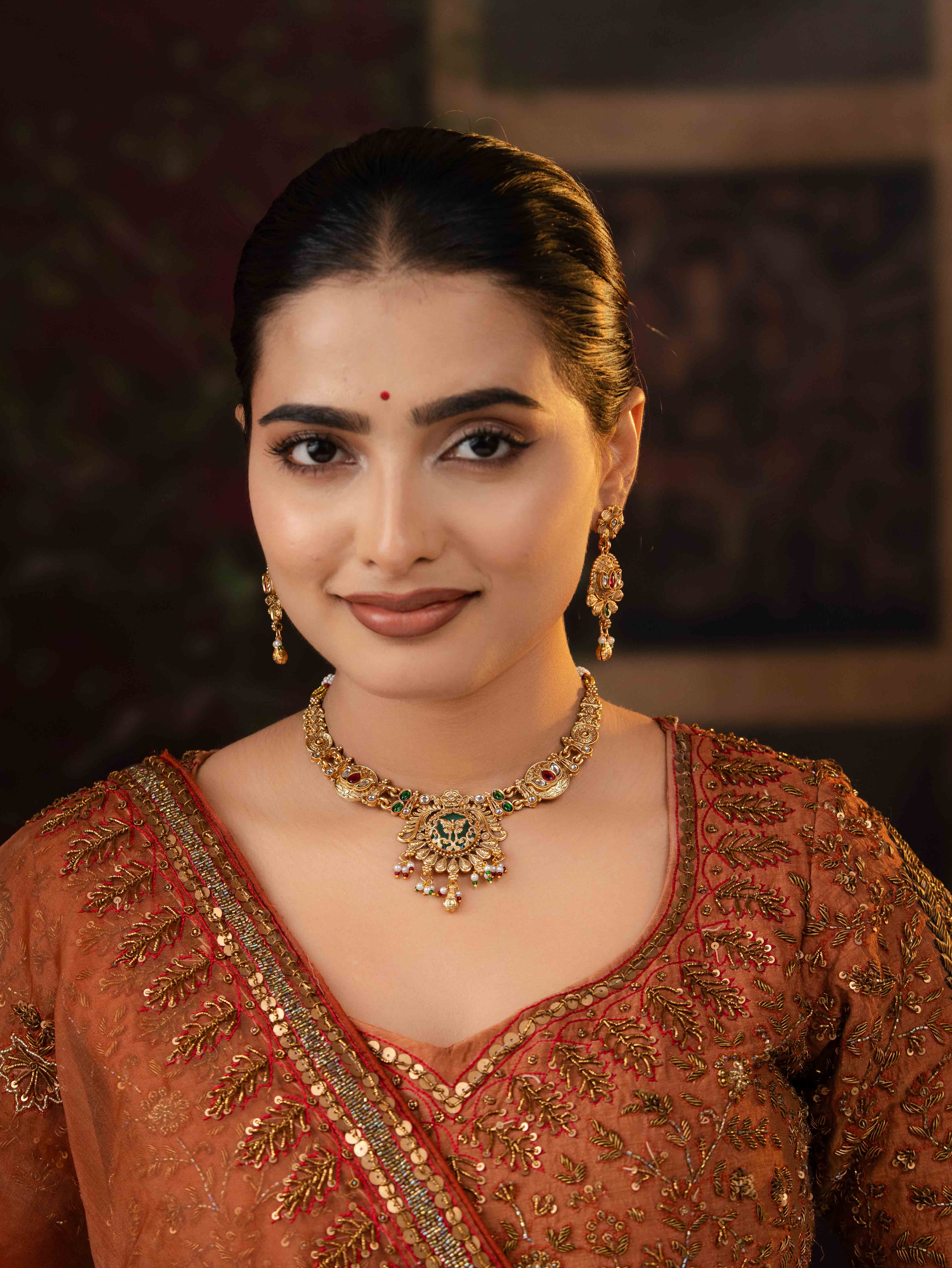 Mrinala Necklace Set